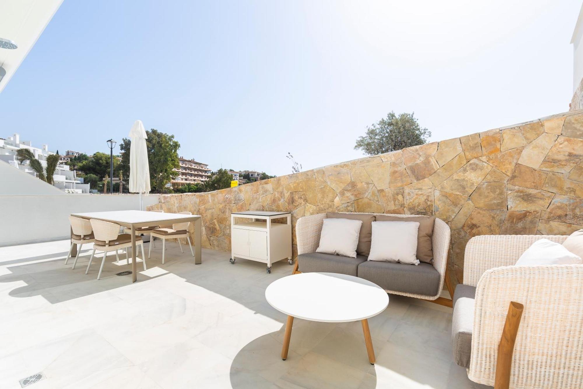 Apartamento con terraza y vistas