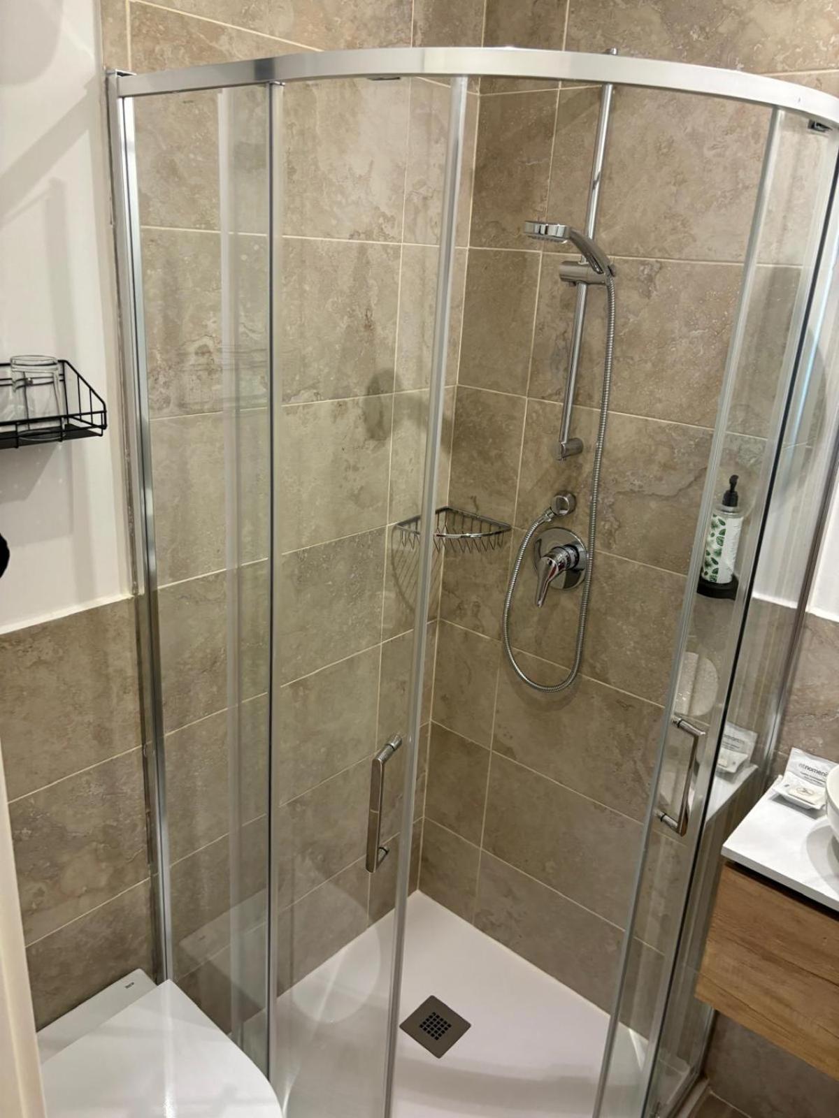 Single Room with Private Bathroom,1698072135:JPEG