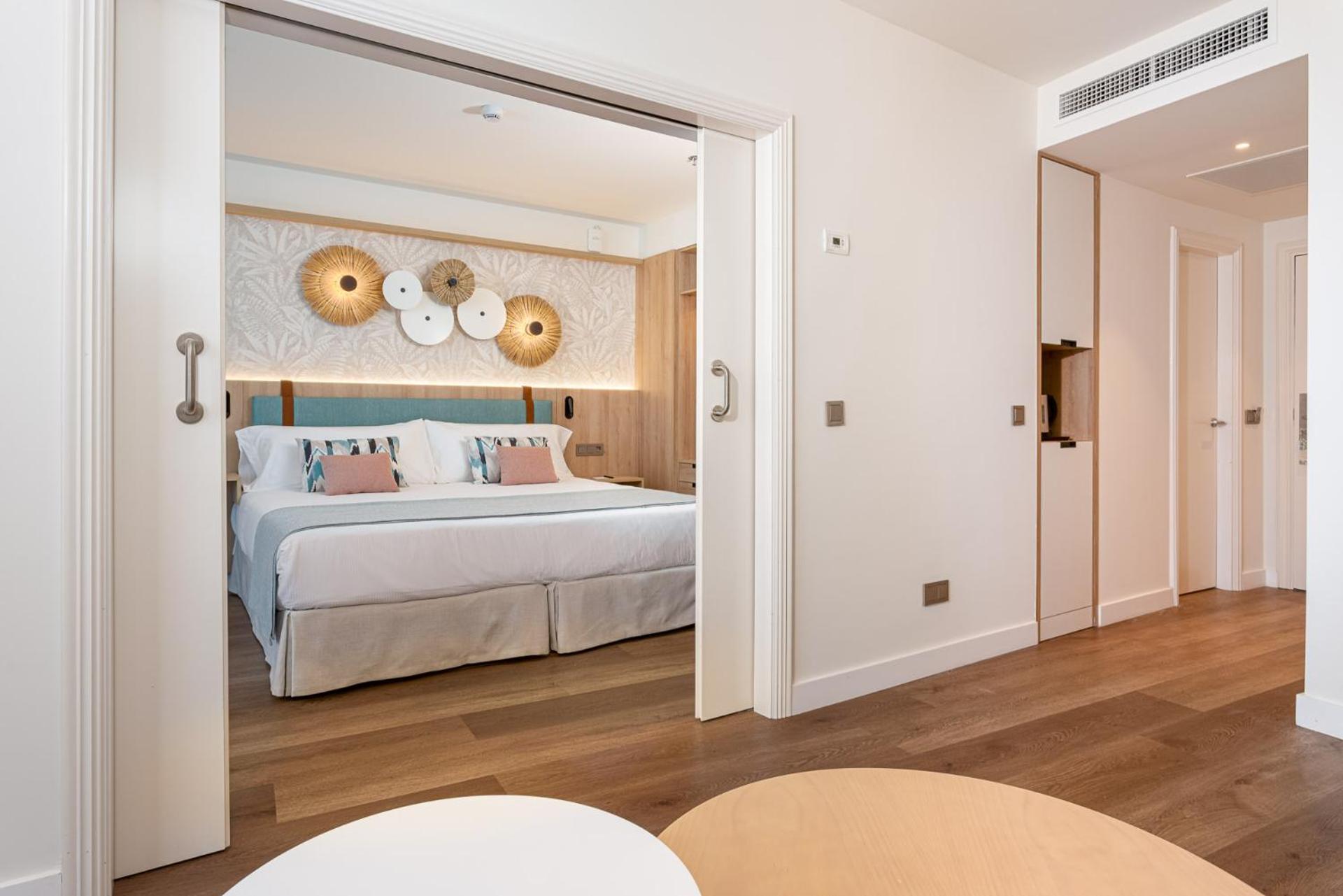 Suite mit Poolblick (3 Erwachsene)