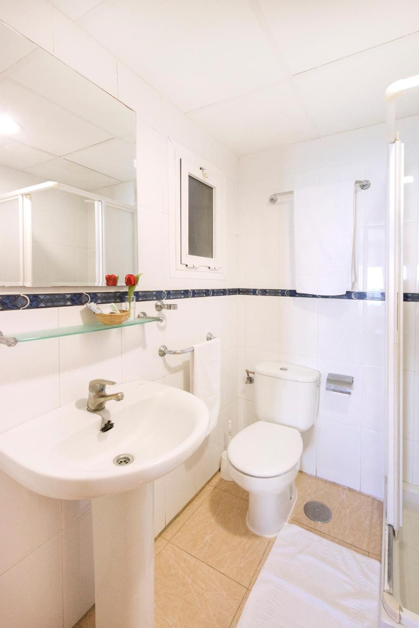 Twin Room with City View,1613696144:JPEG