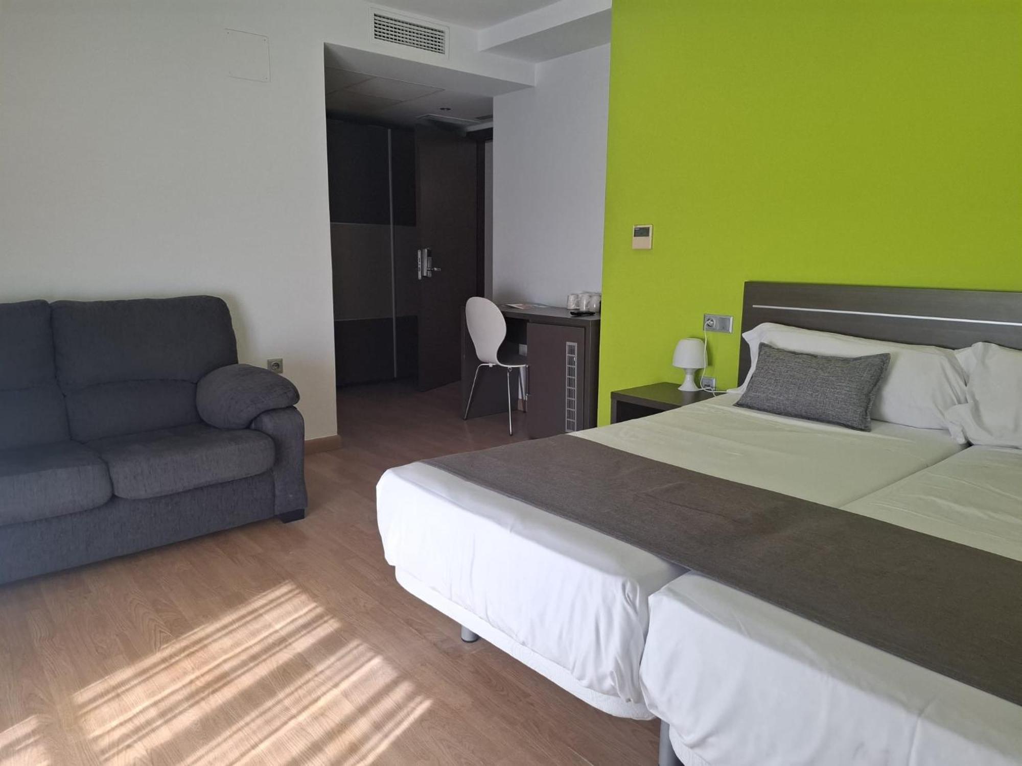Doppelzimmer mit Balkon