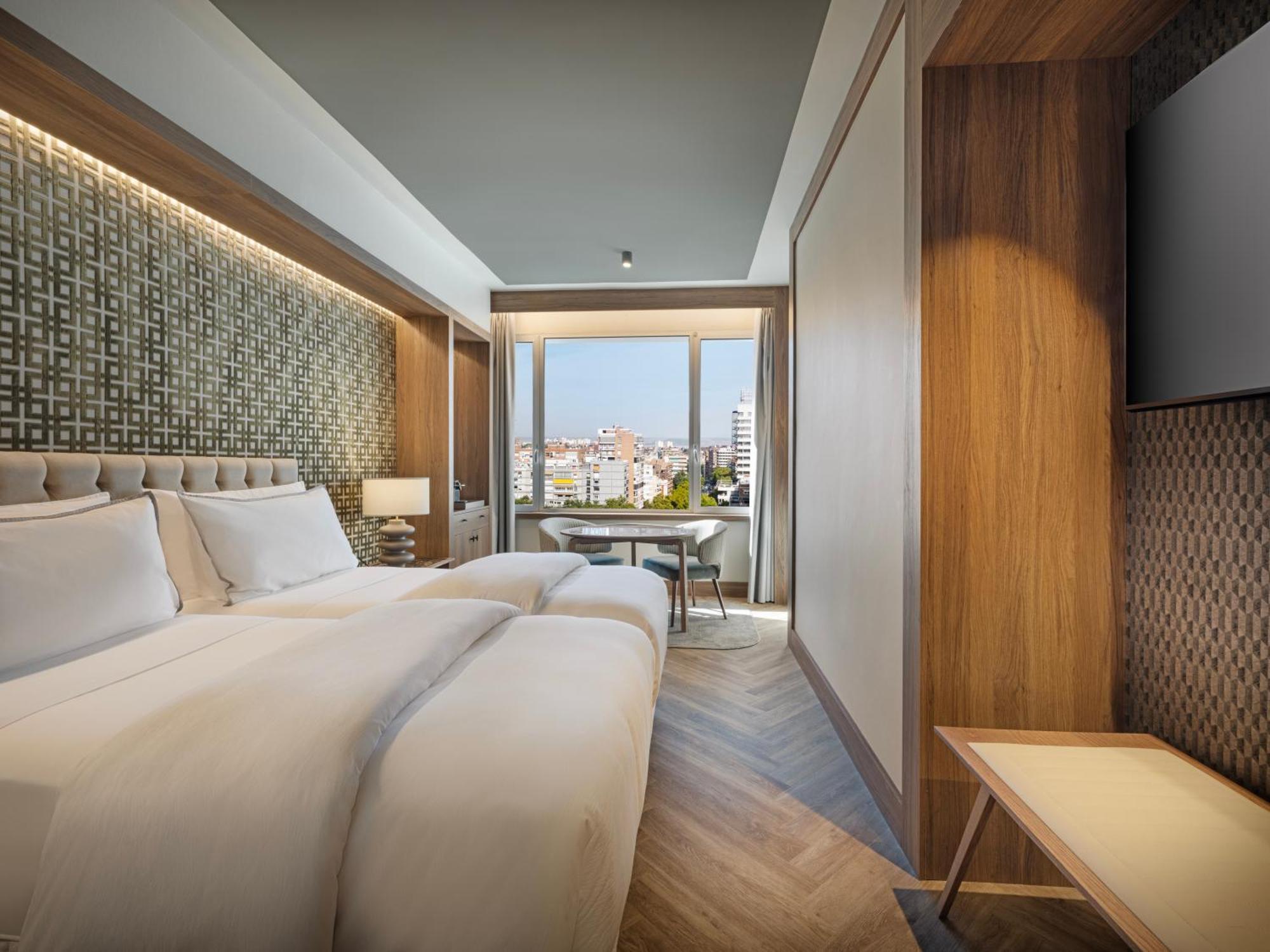 Deluxe Twin Room with City View,1619755291:JPEG