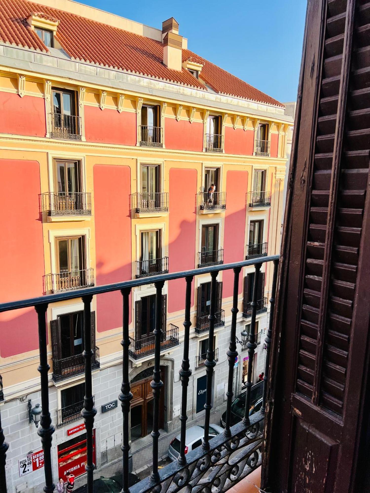 Deluxe Double Room Balcony,1744962679:JPEG