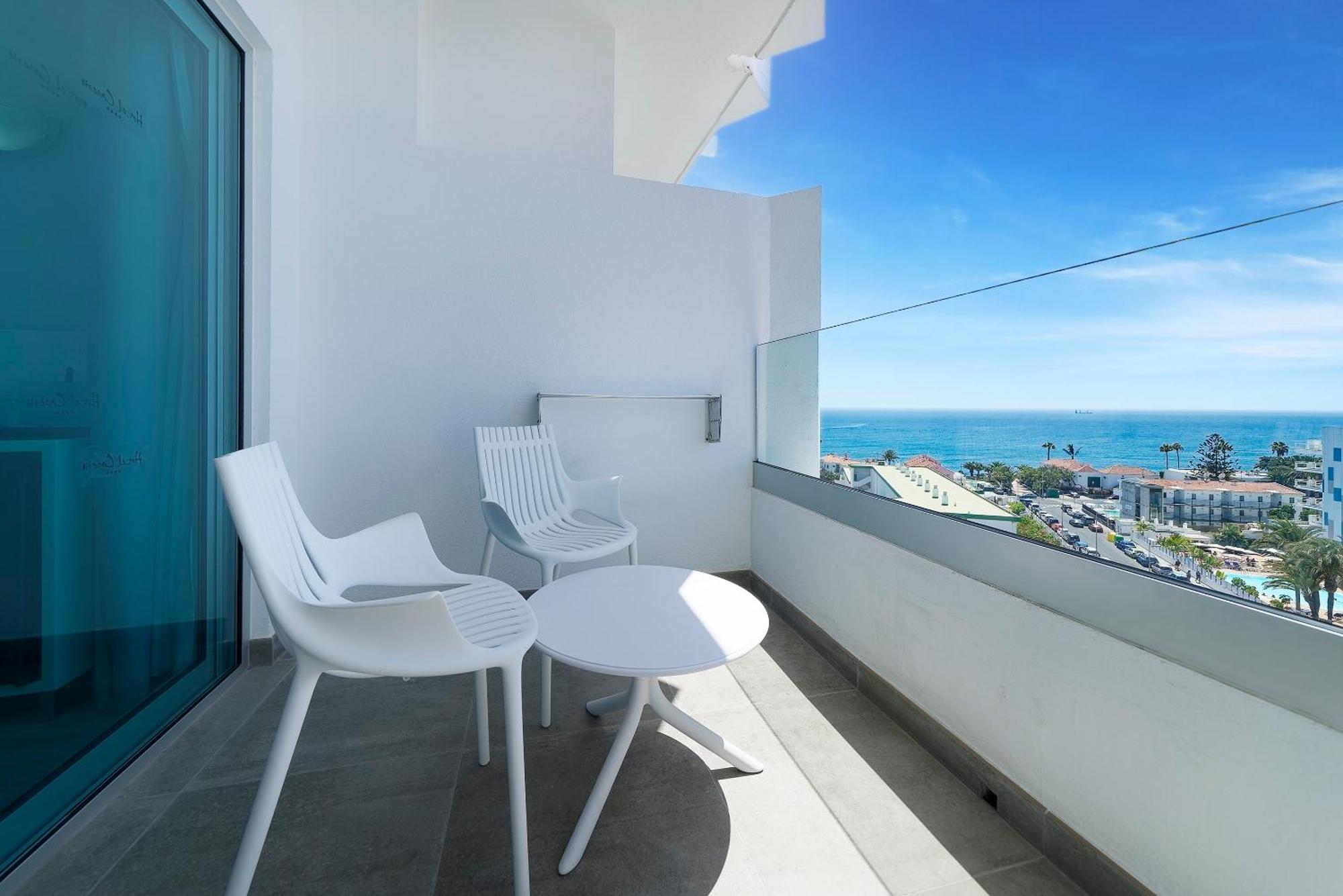 Double or Twin Room with Sea View