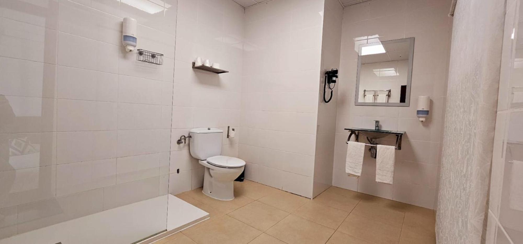 Single Room Private Bathroom