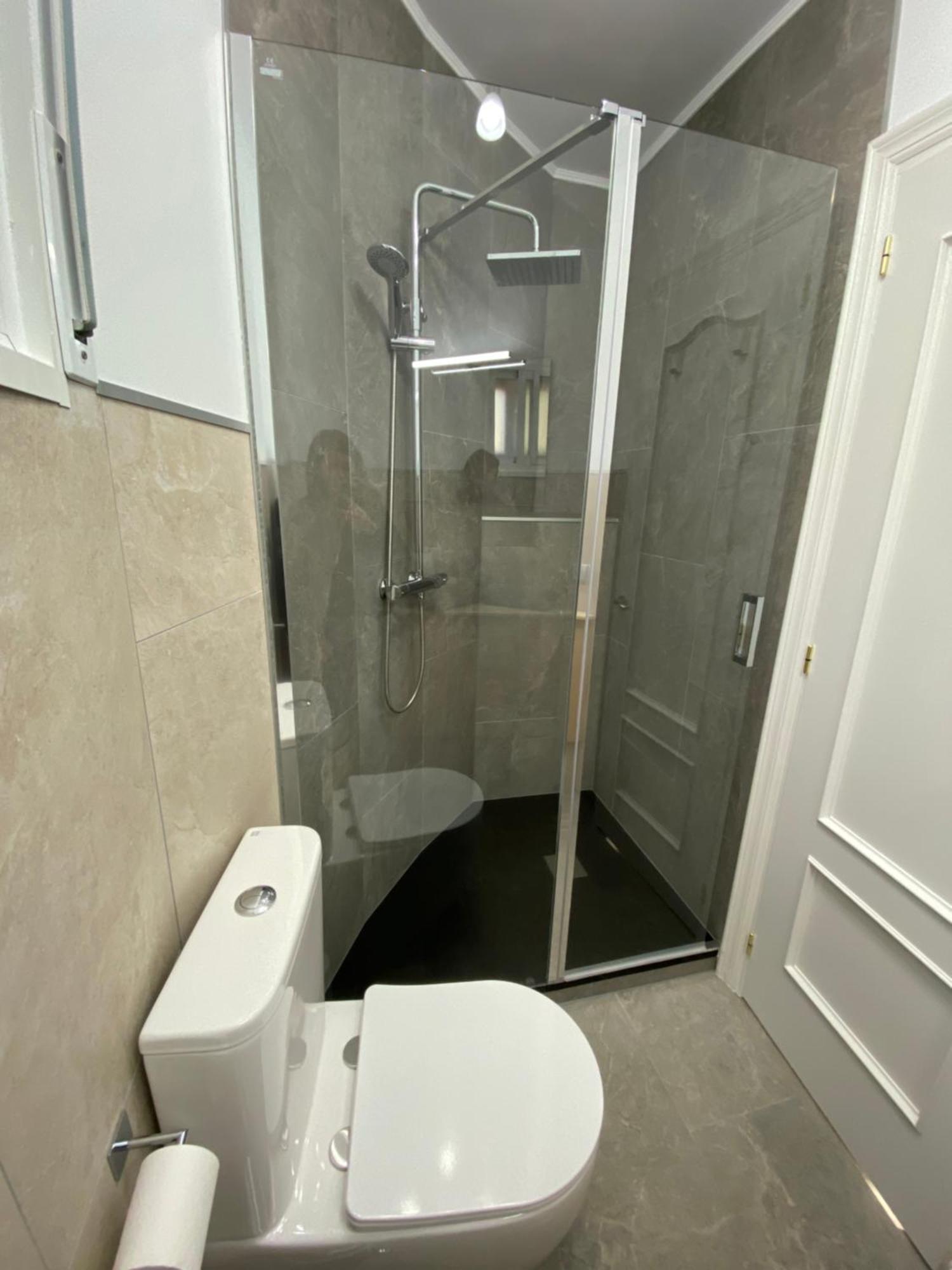 Tweepersoonskamer met een Eigen Externe Badkamer