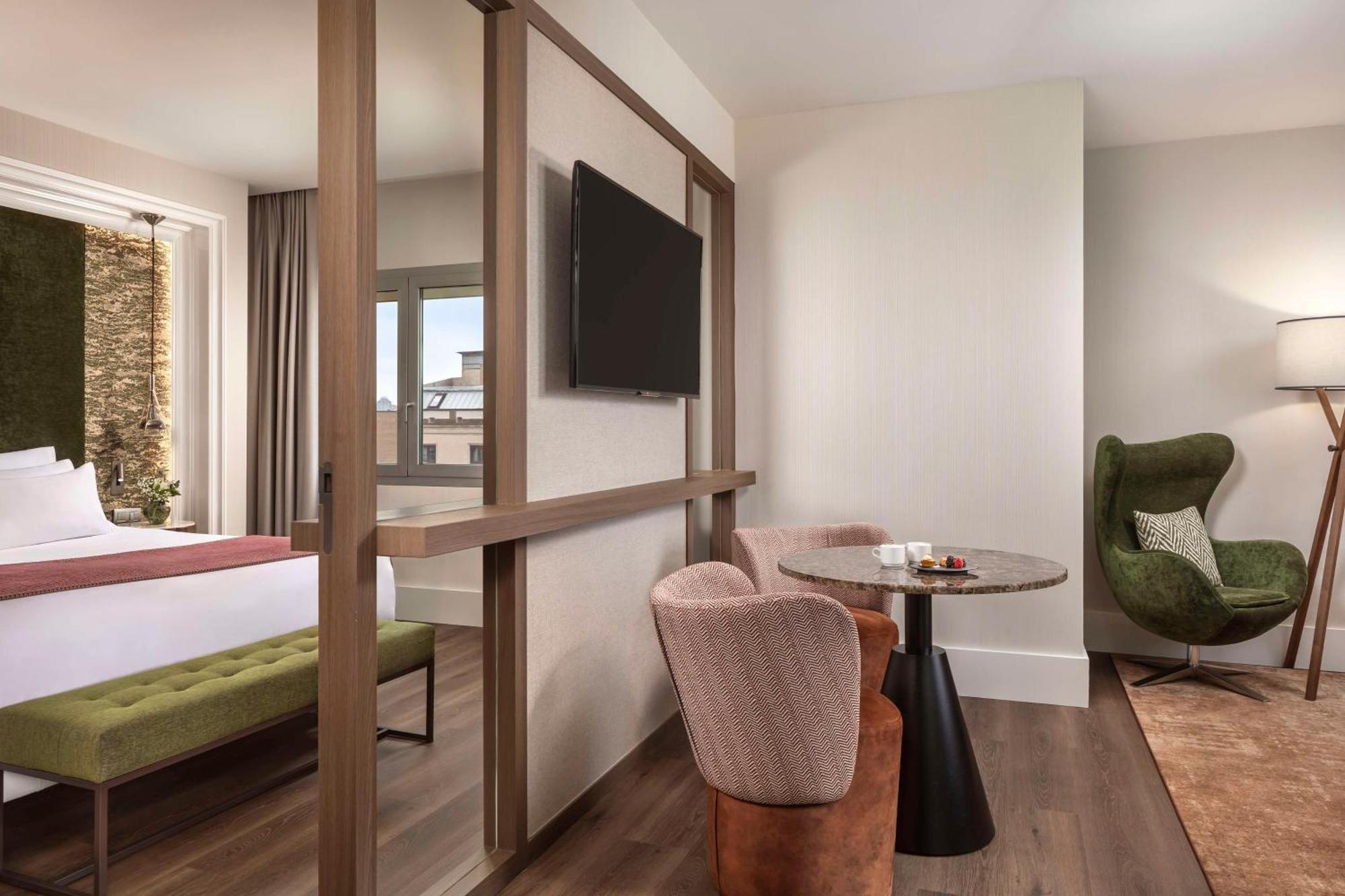 Suite,1641719235:JPEG