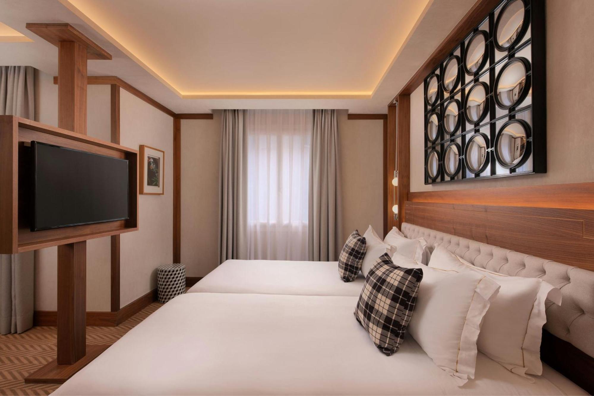 Vintage Guest room with Twin Beds