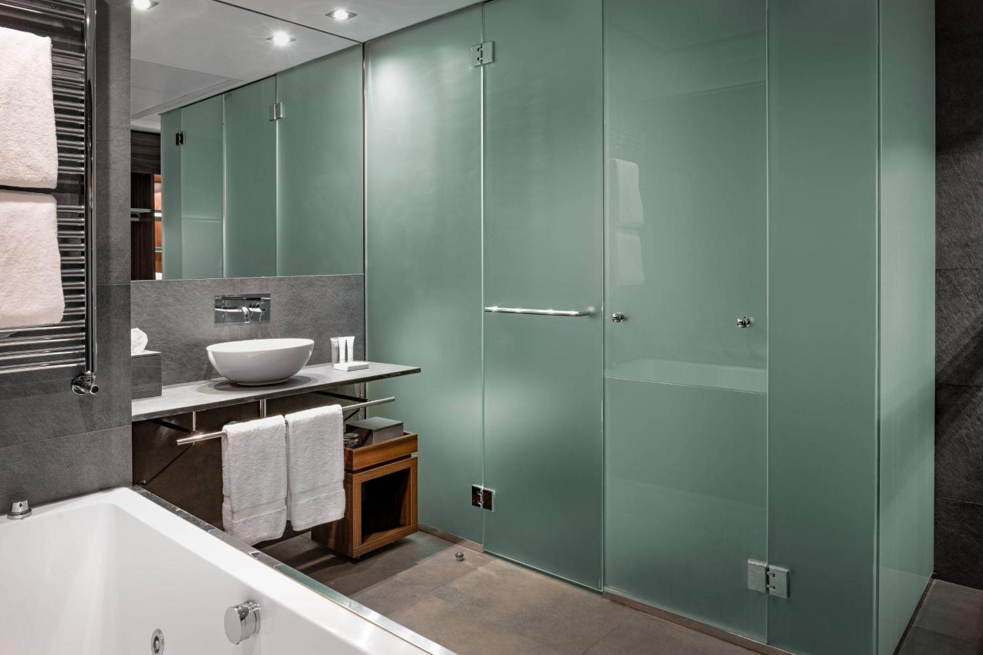 King Suite Mountain View