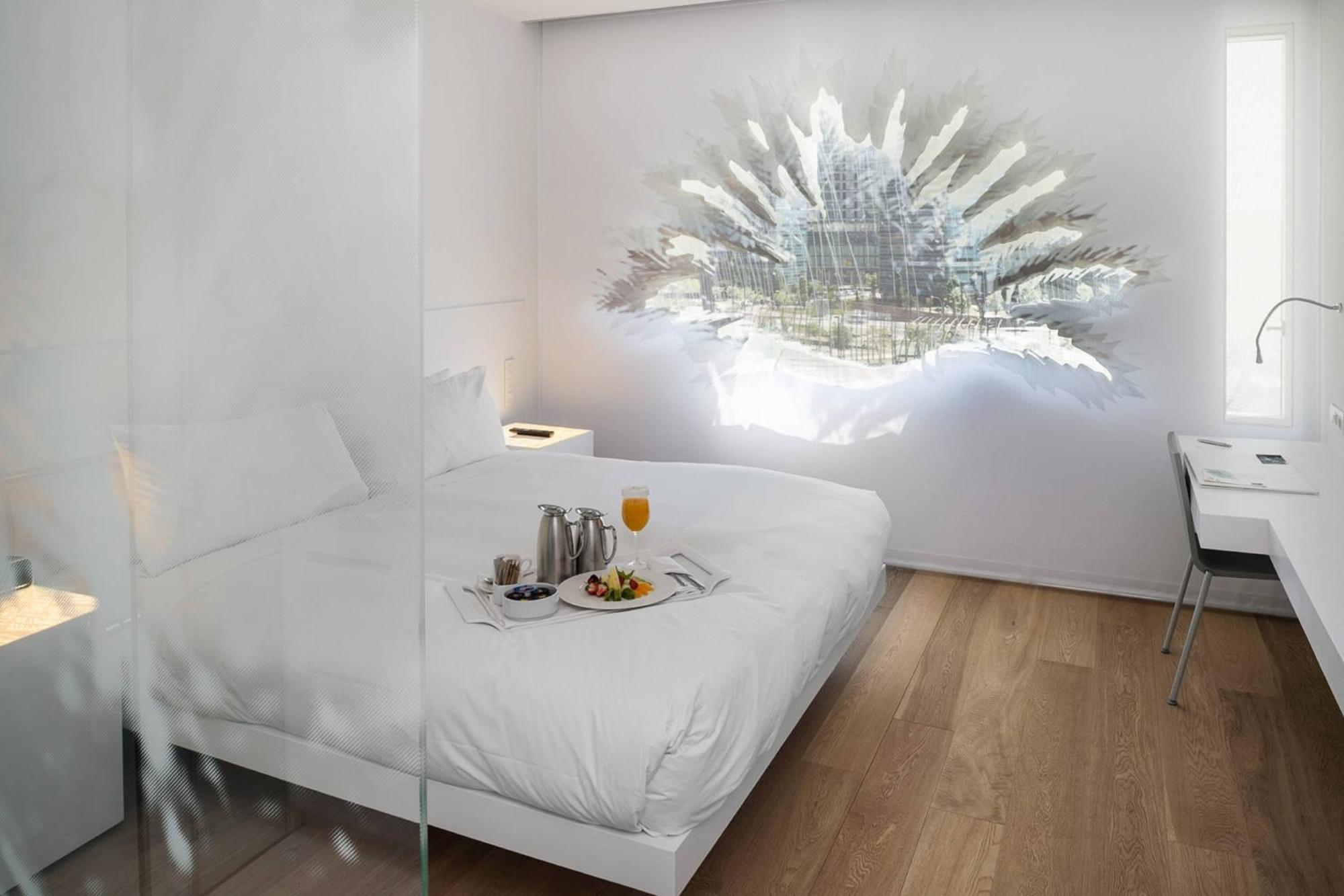 Deluxe King Room City View