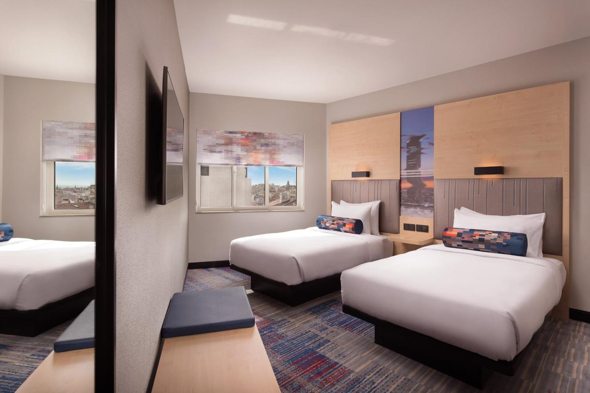 Aloft Twin Room with City View