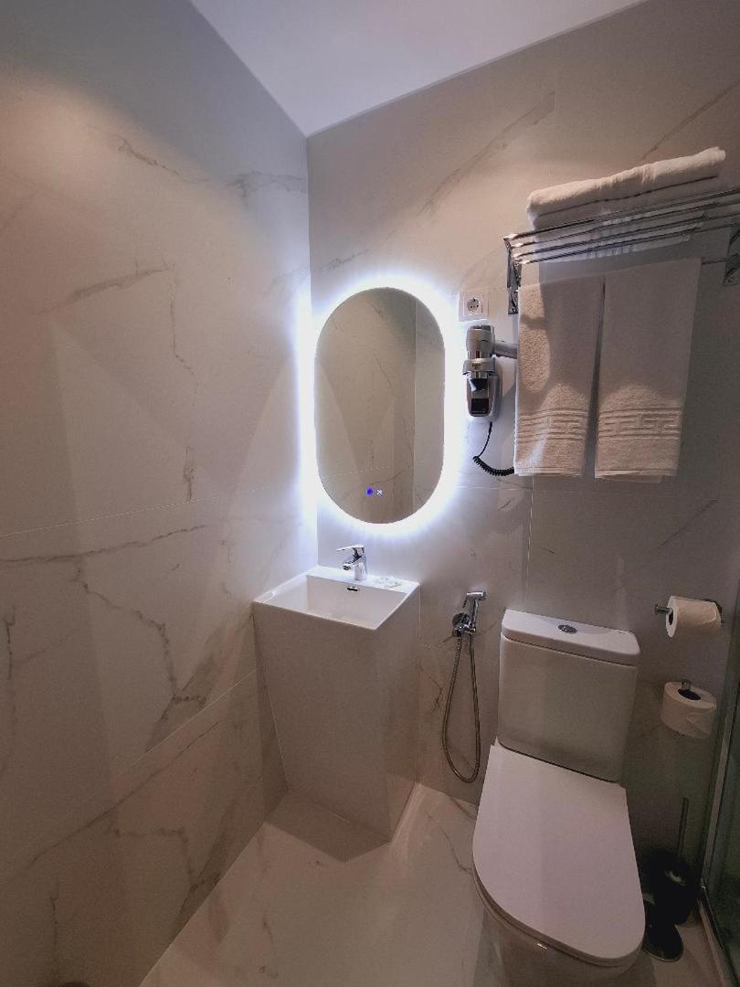 Double Room,1643770285:JPEG