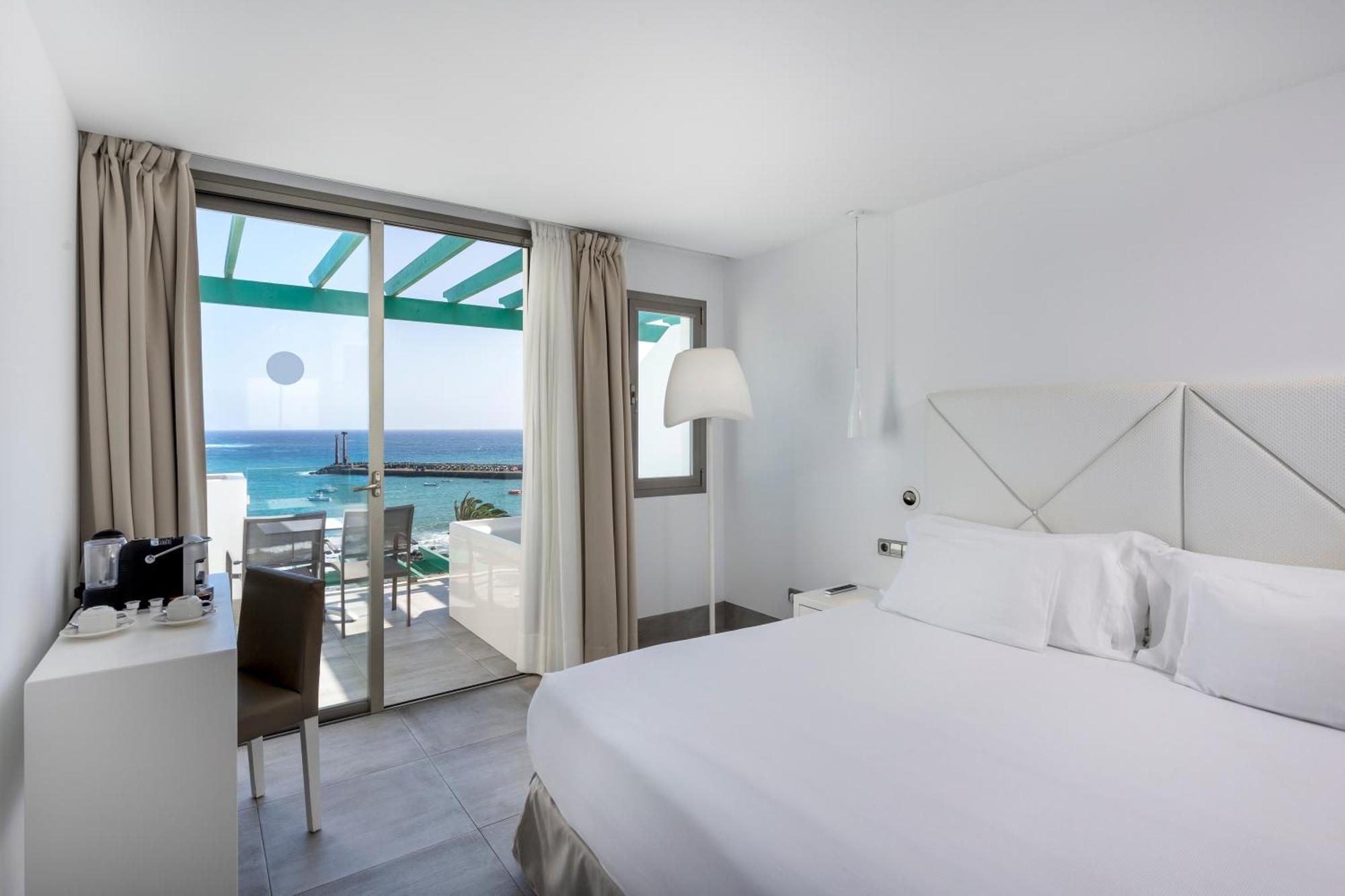 Camera Deluxe Matrimoniale/Doppia con Letti Singoli con Vista Mare e Vasca Idromassaggio