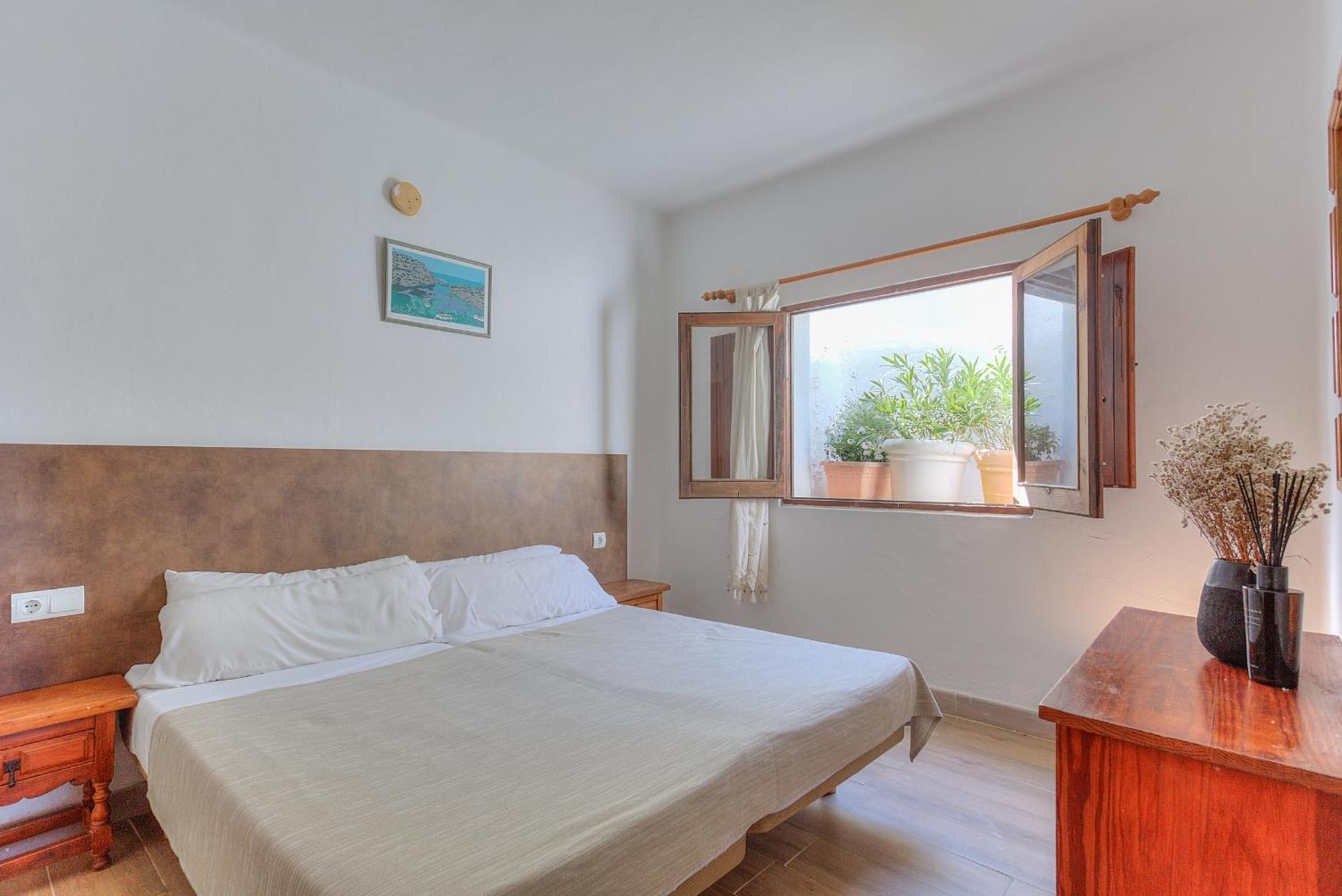 One-Bedroom Apartment Sea View