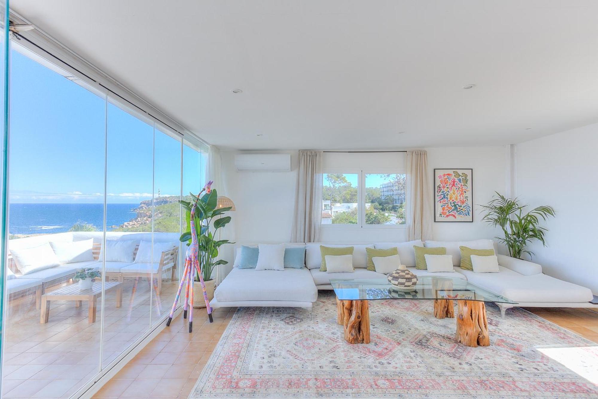 Three-Bedroom Apartment Sea View