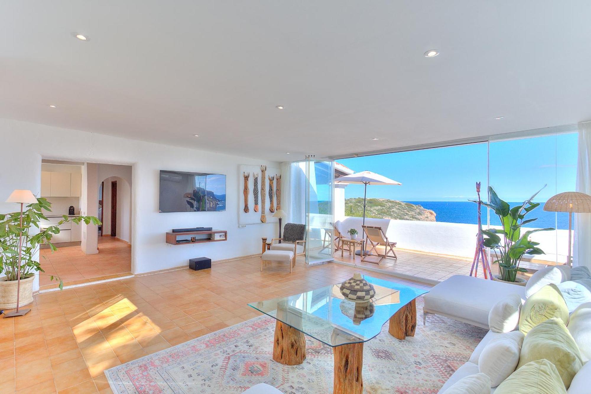 Three-Bedroom Apartment Sea View
