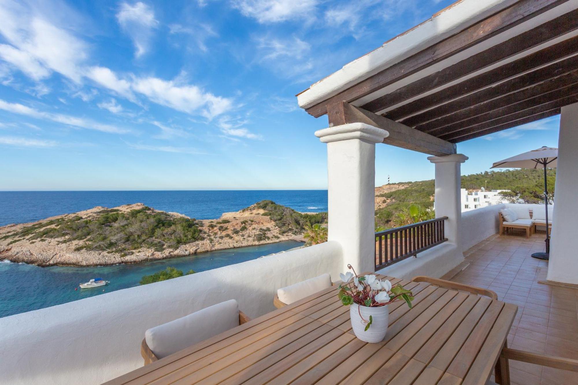 Three-Bedroom Apartment Sea View