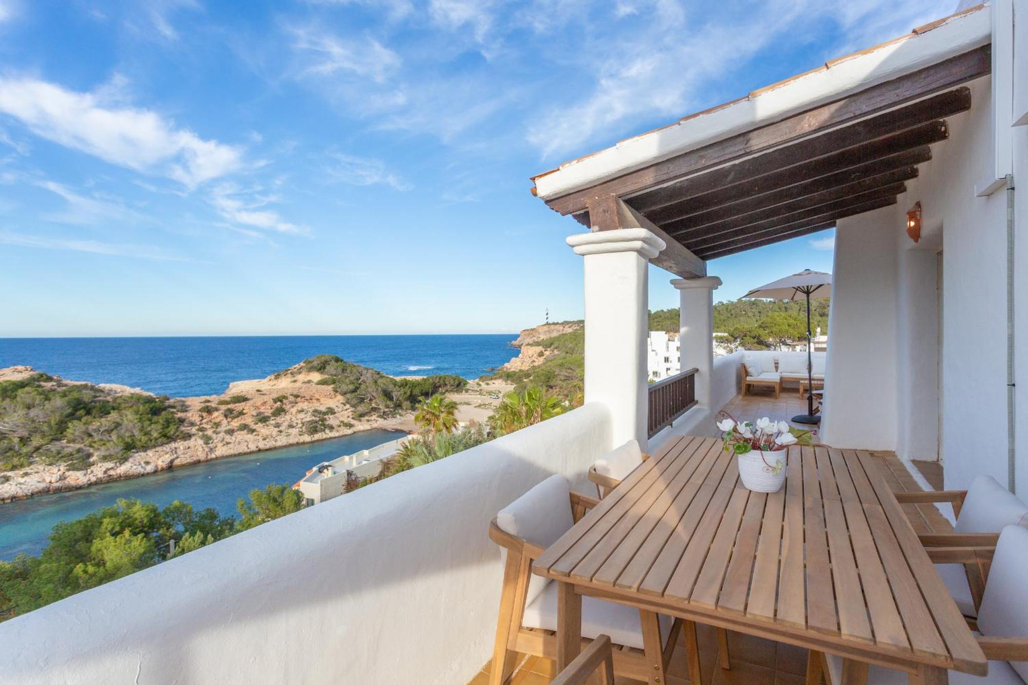 Three-Bedroom Apartment Sea View
