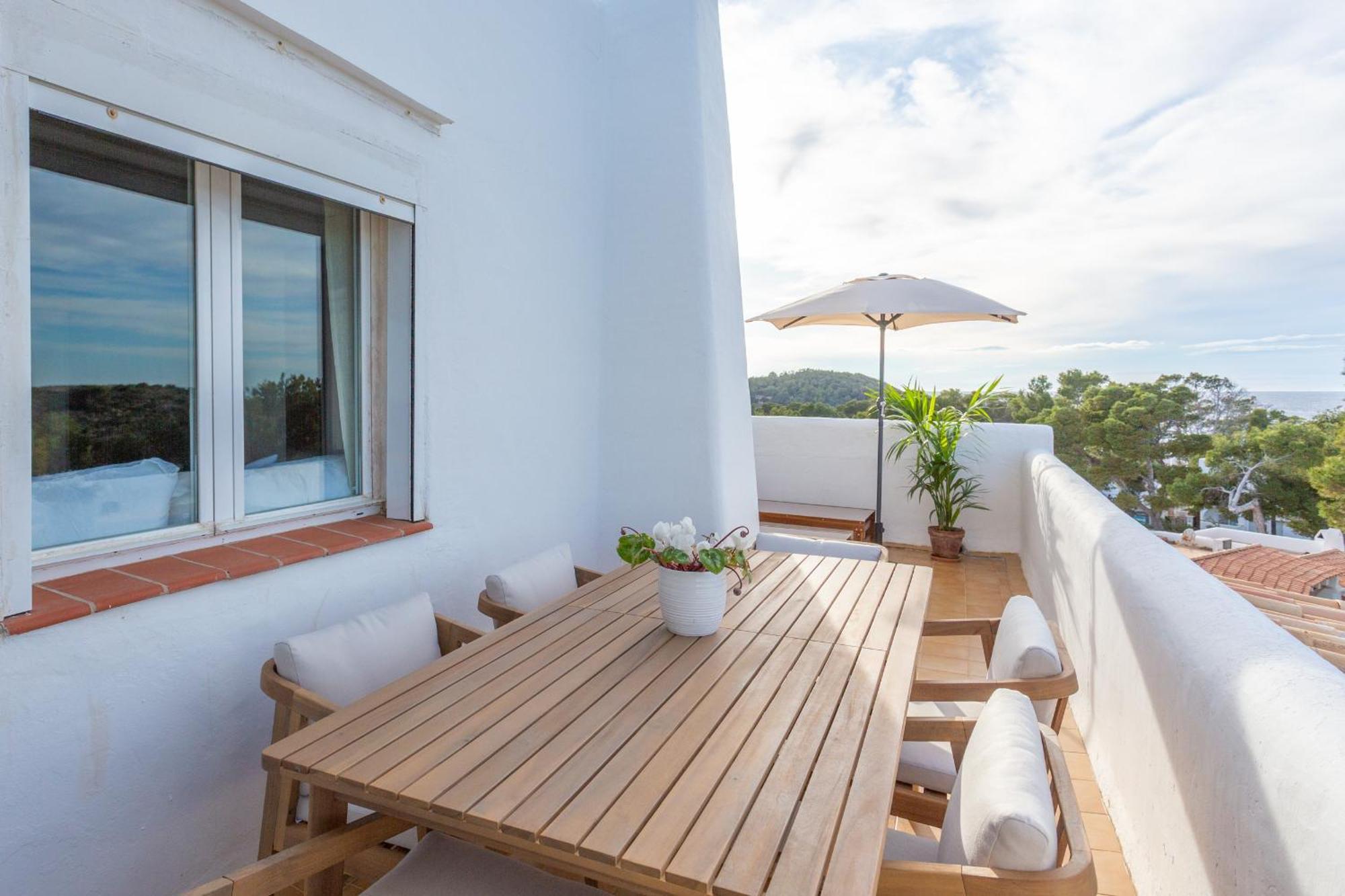 Three-Bedroom Apartment Sea View