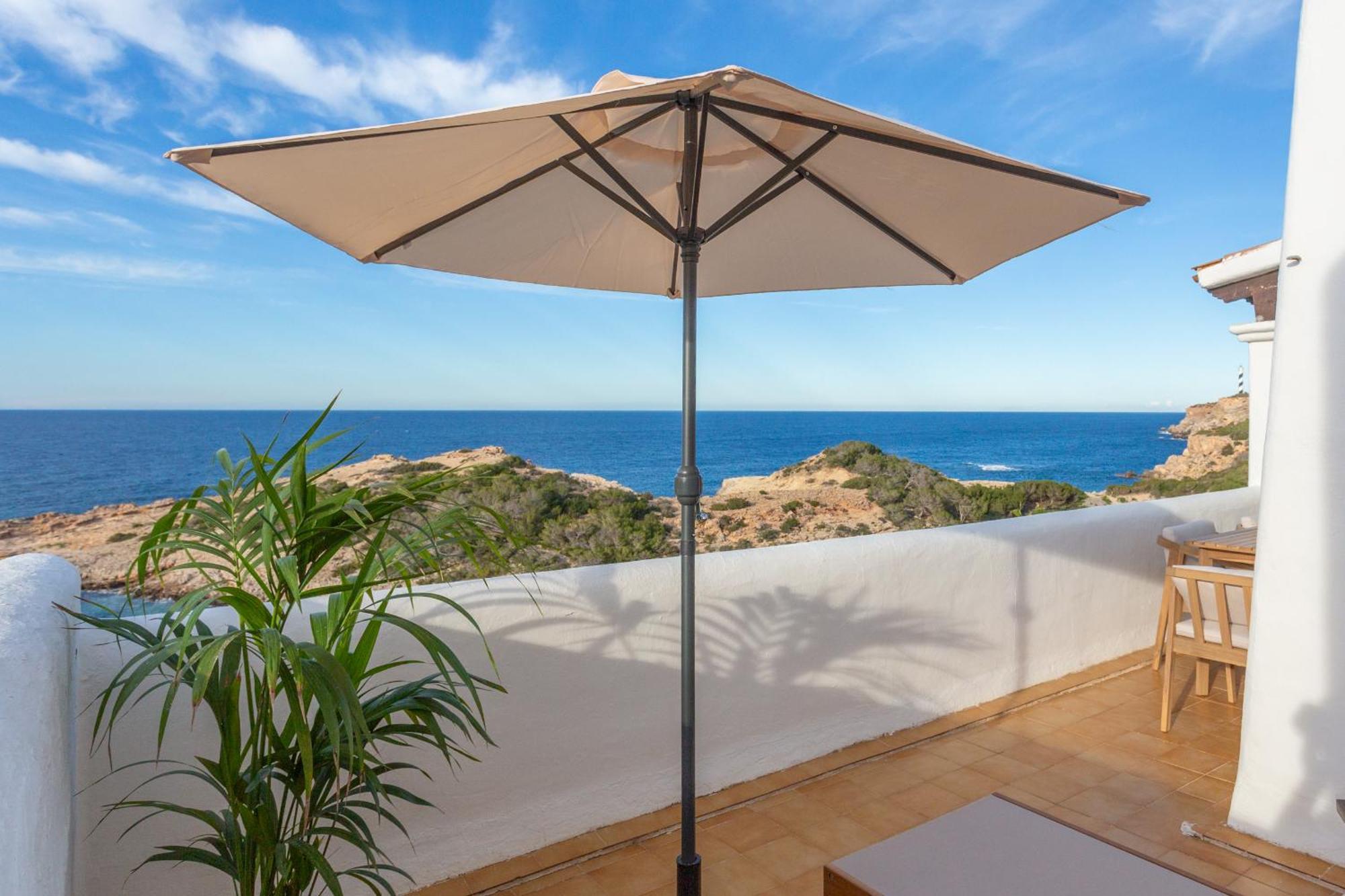 Three-Bedroom Apartment Sea View