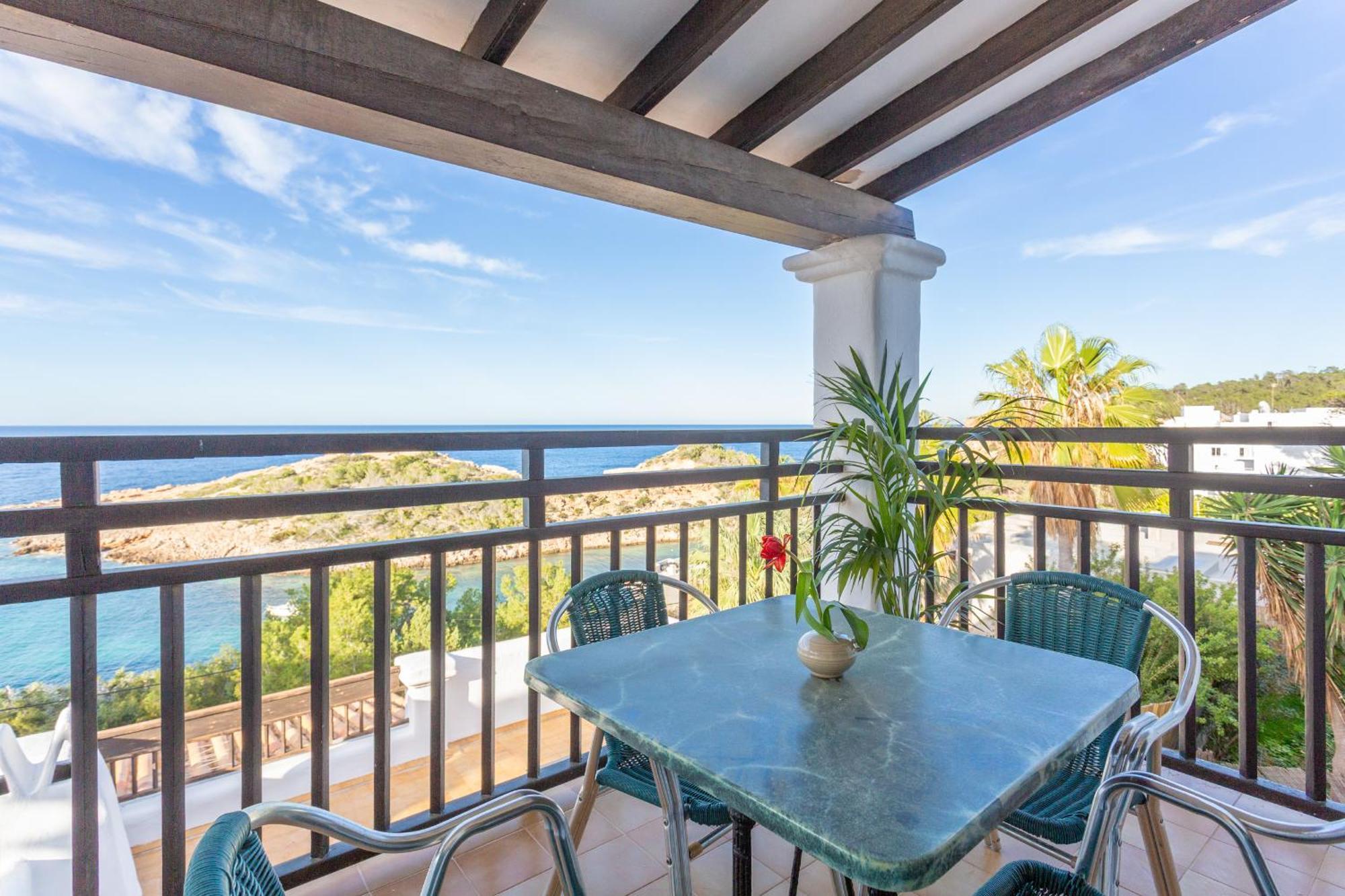 Two-Bedroom Apartment Sea View