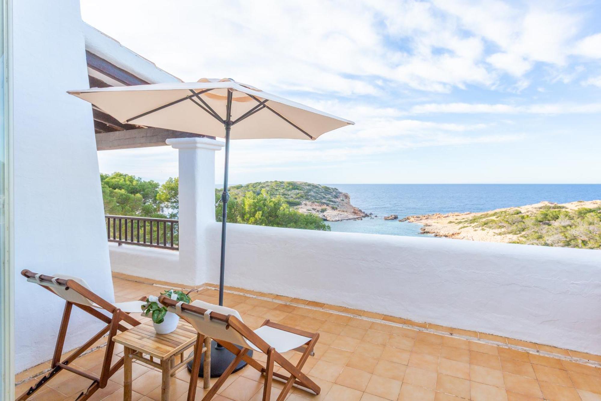 Three-Bedroom Apartment Sea View
