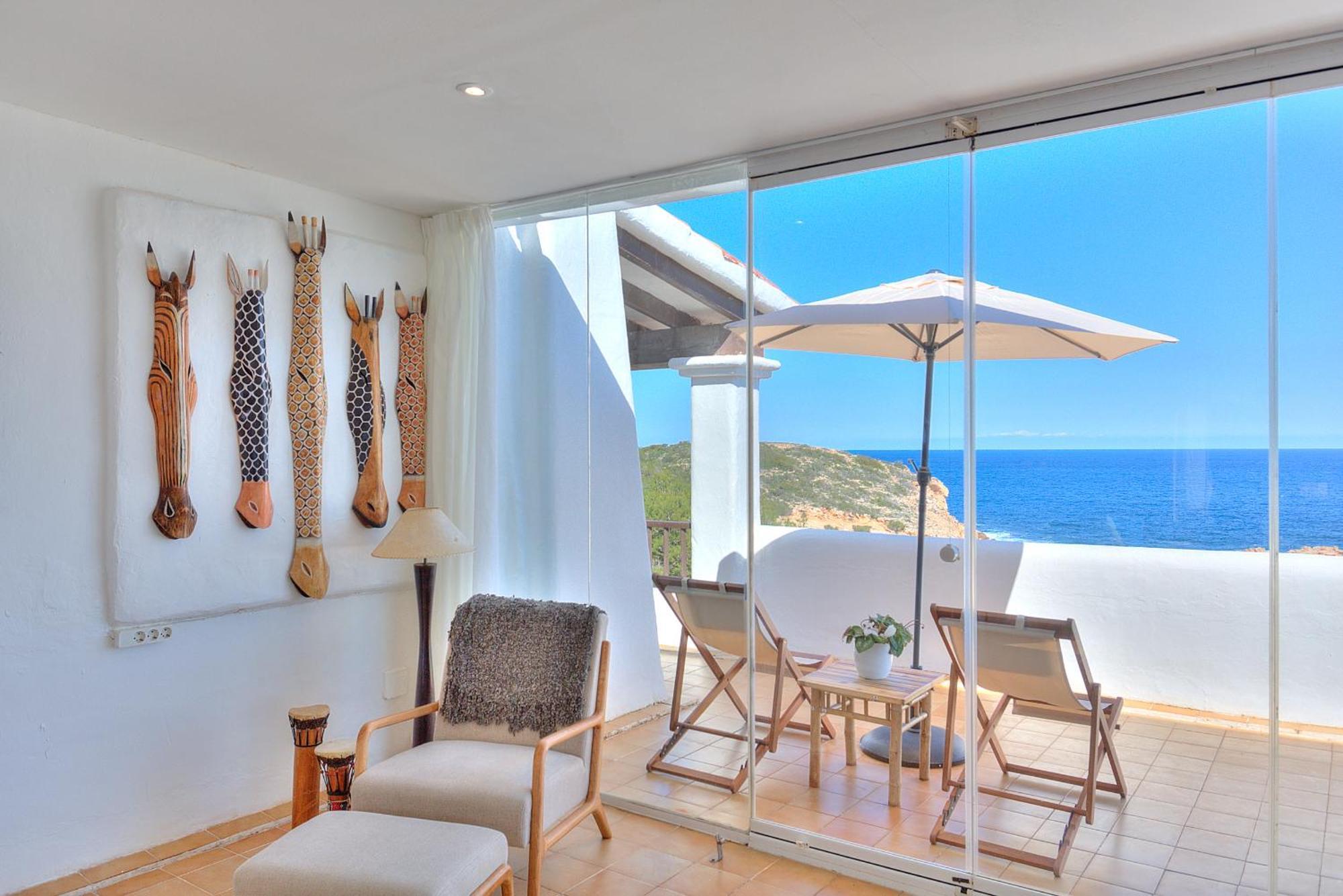 Three-Bedroom Apartment Sea View
