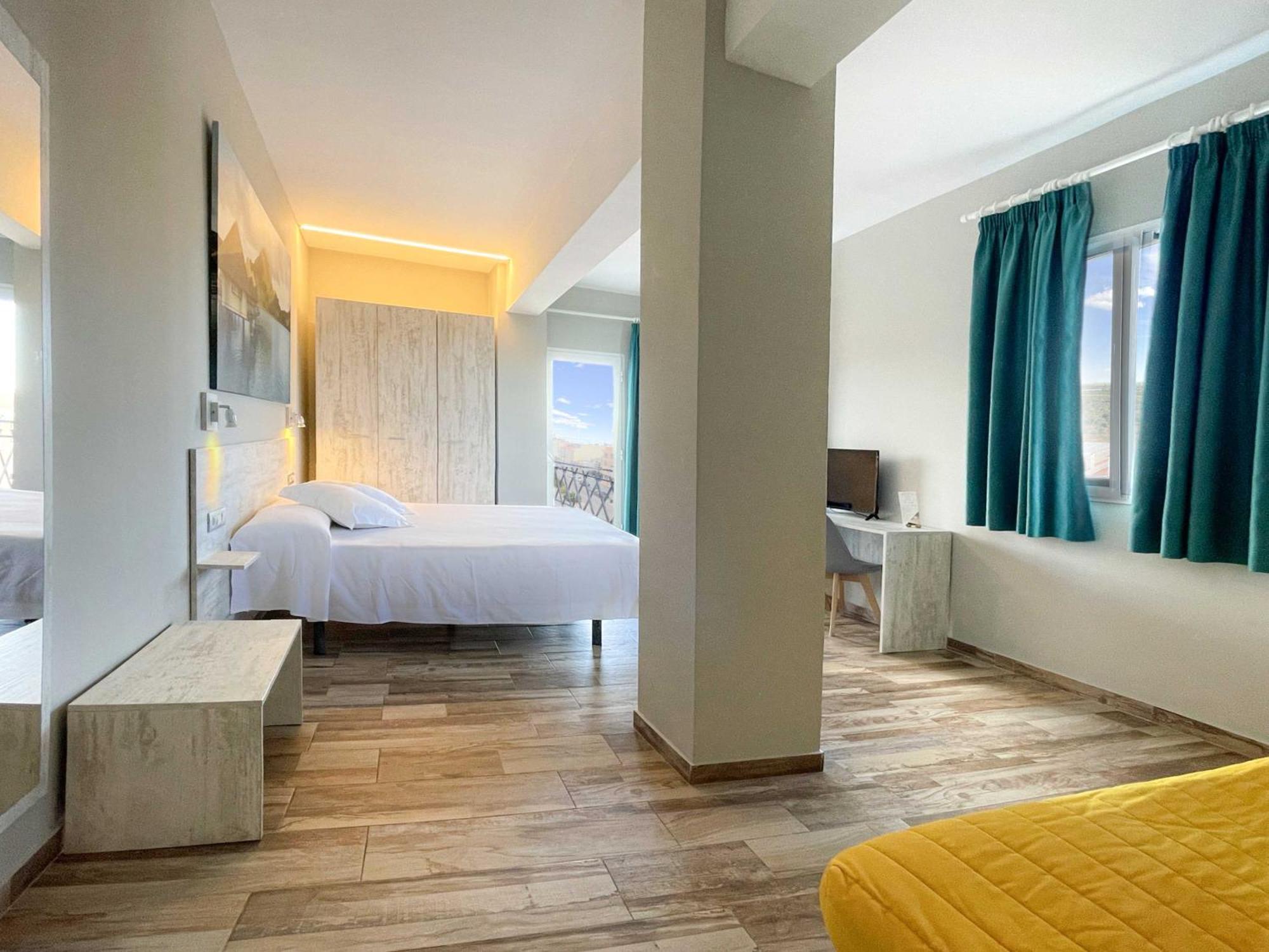 Habitación Doble con balcón y vistas al mar