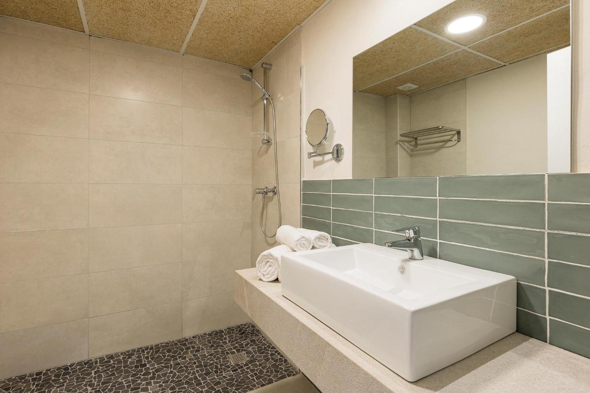 Habitación Doble con Vistas a la Piscina - Uso Individual