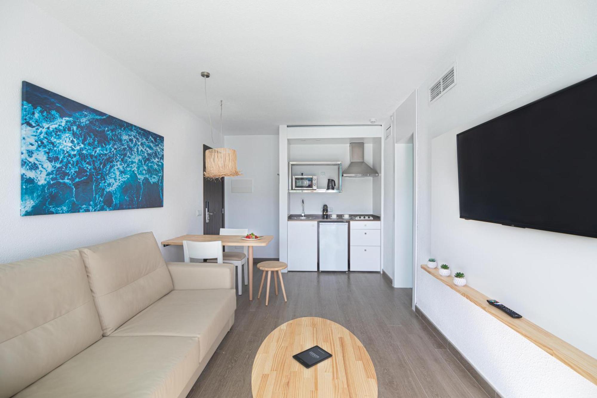 Suite with Pool View - Single Use