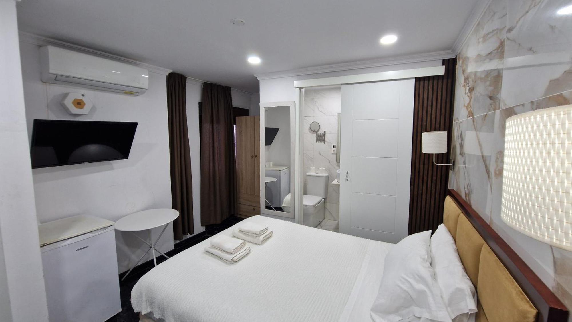 Deluxe Room,1657202232:JPEG