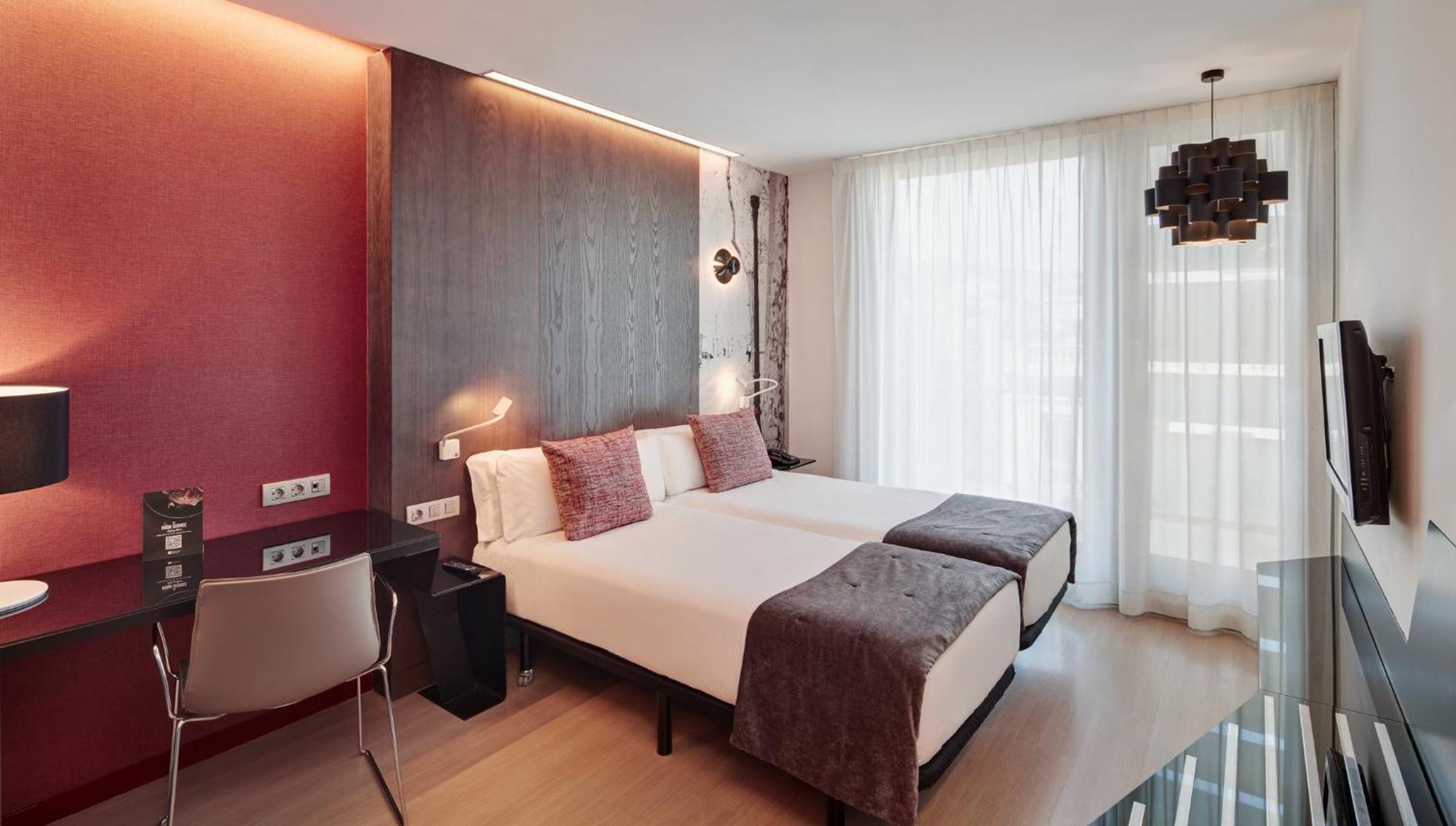 Quarto Clássico com 2 Camas de Solteiro