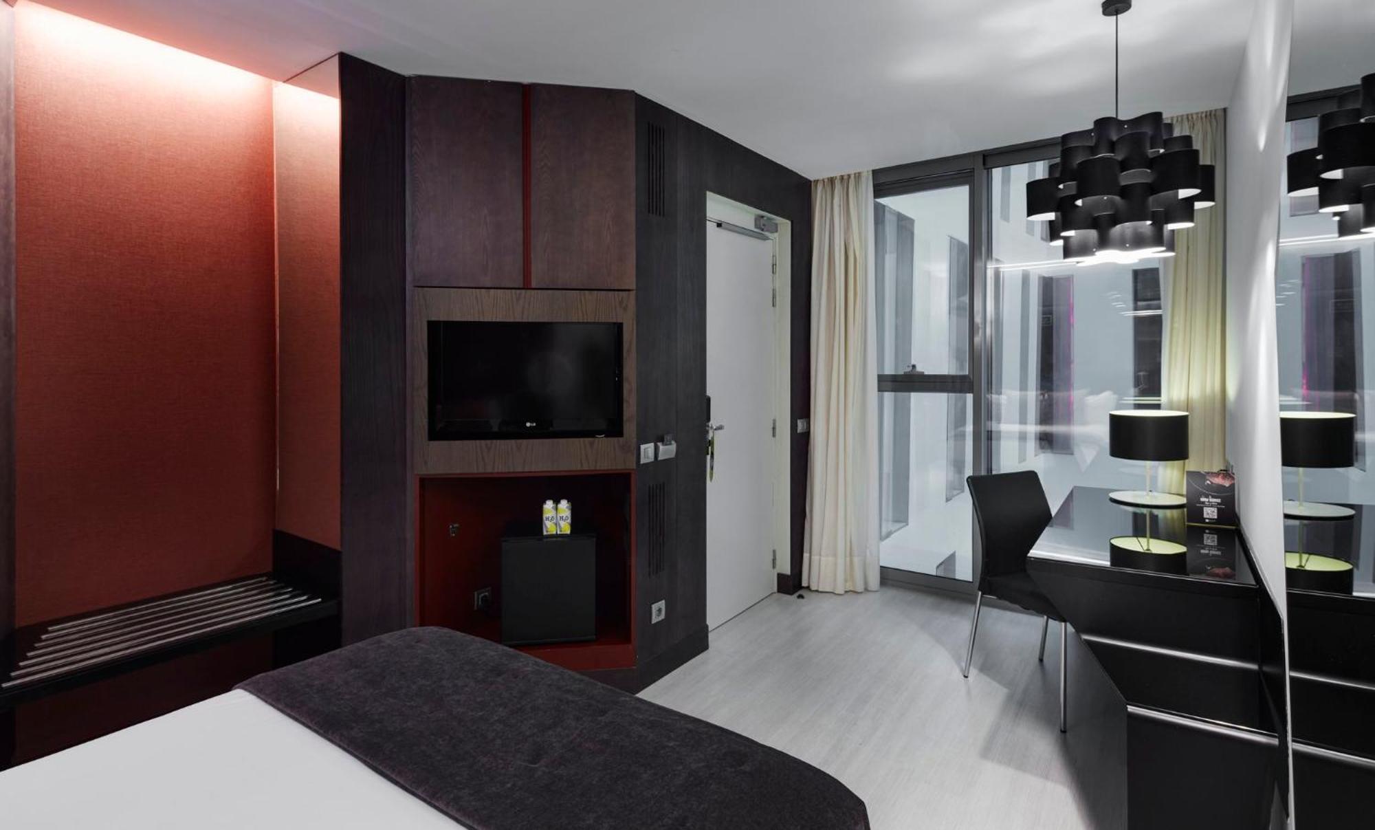 Quarto Básico com Cama de Casal ou 2 de Solteiro