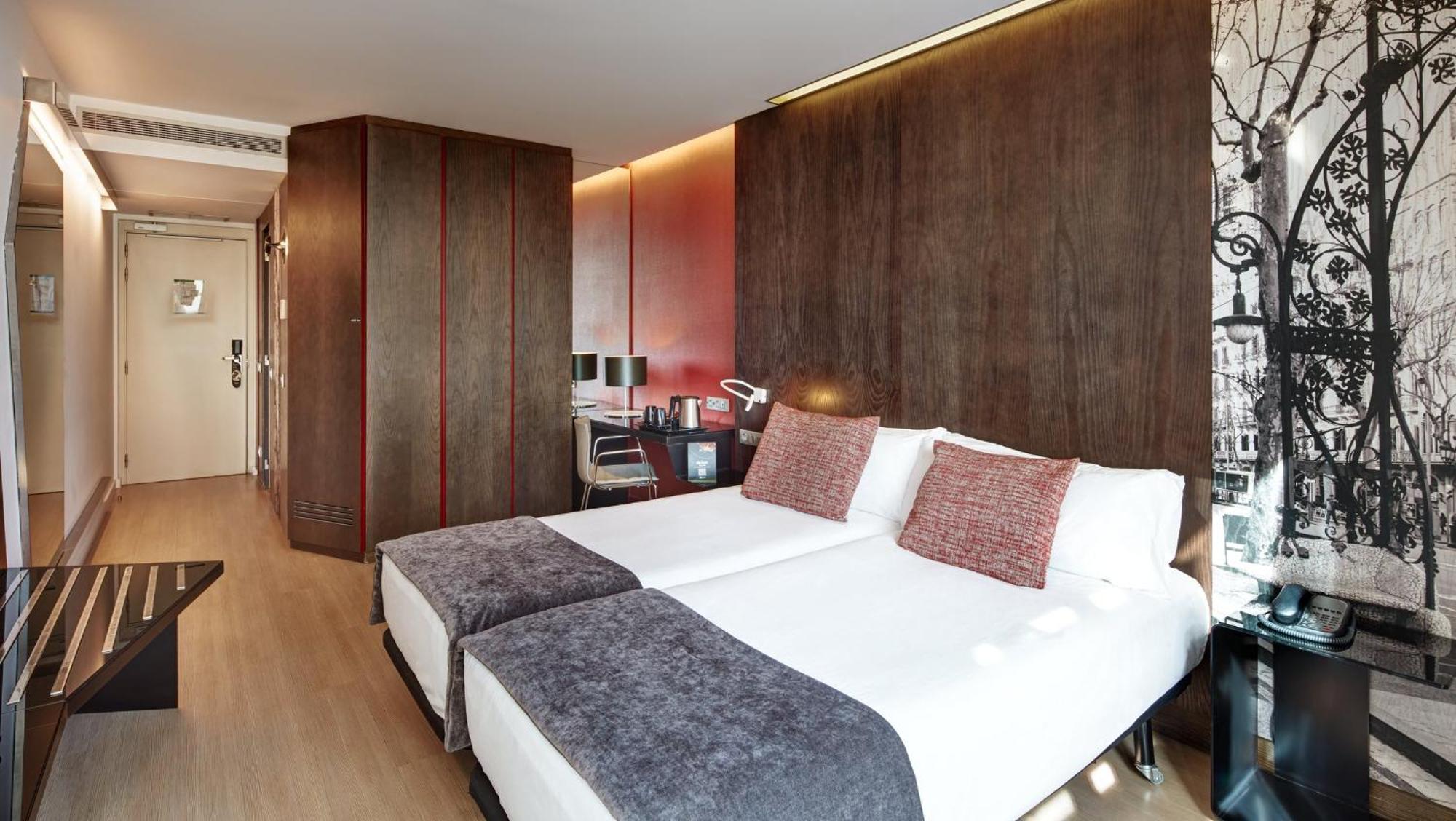 Quarto Superior com 2 Camas de Solteiro Vista da Cidade