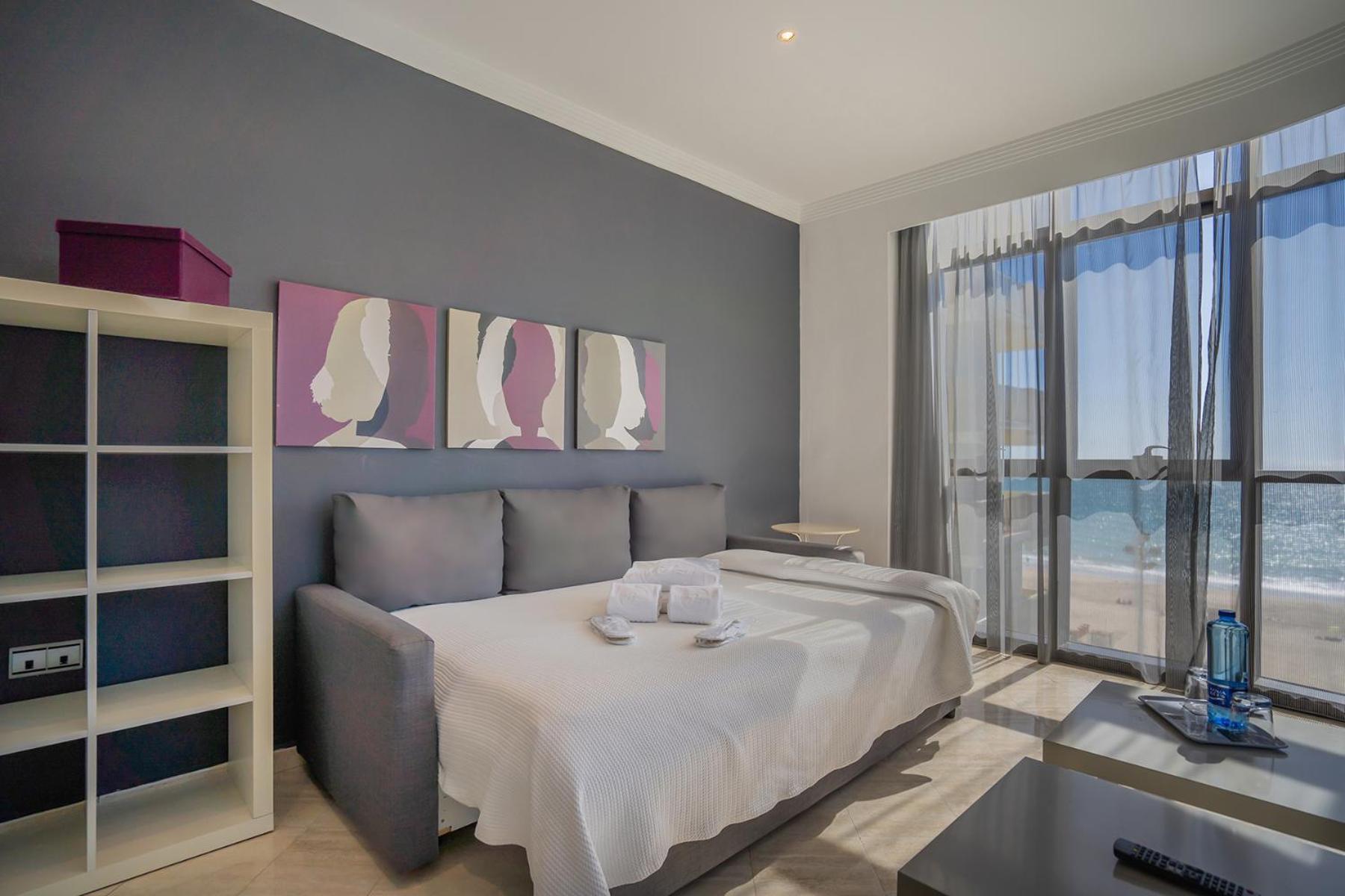 One-Bedroom Apartment with Sea View,1666640046:JPEG