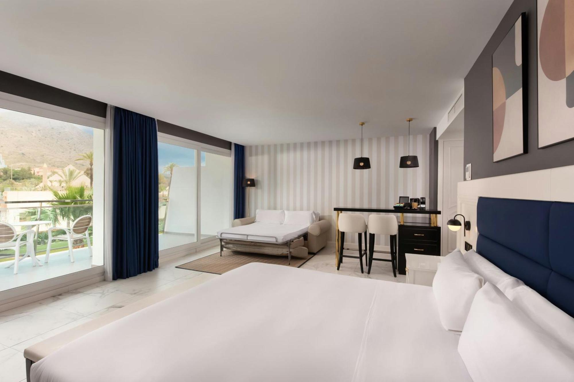 Superior Zimmer mit Kingsize-Bett, Schlafsofa und Bergblick