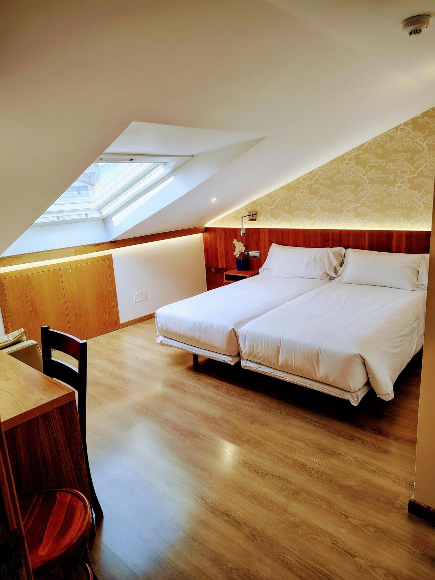 Superior Twin Room - Attic,1669045581:JPEG