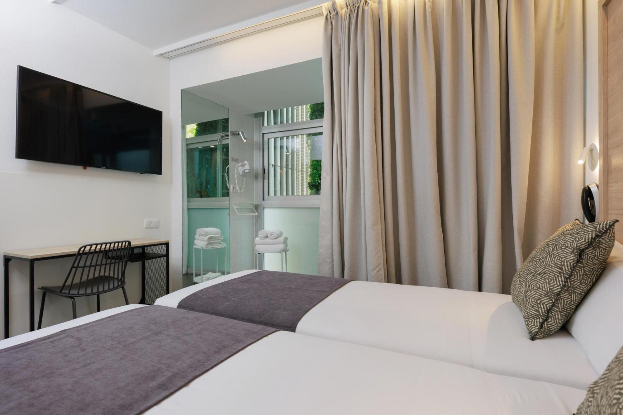 Basic Double Room,1669826926:JPEG