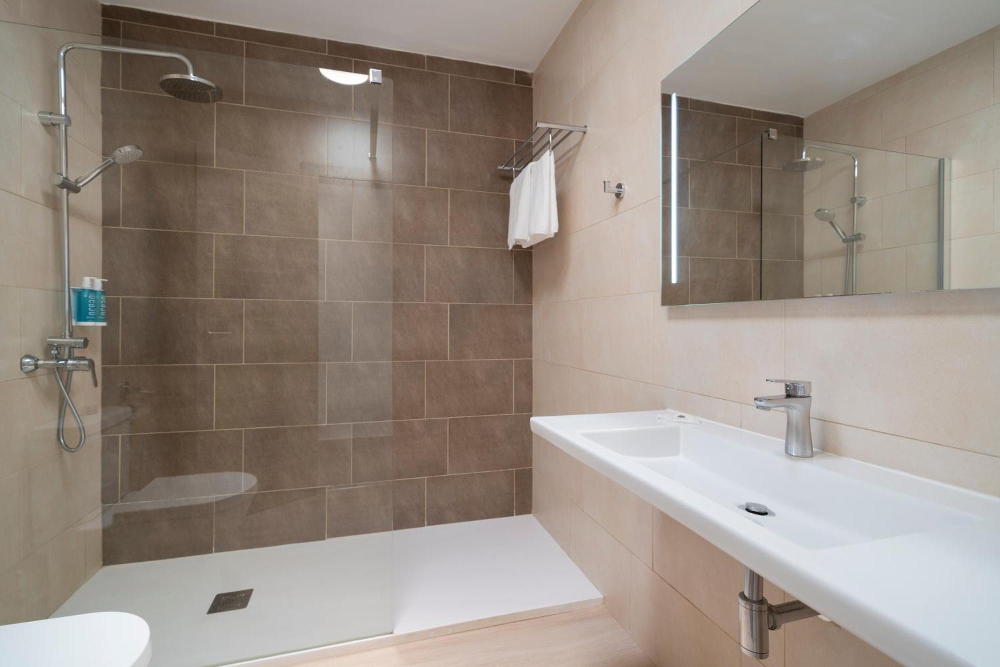 Superior One-Bedroom Apartment