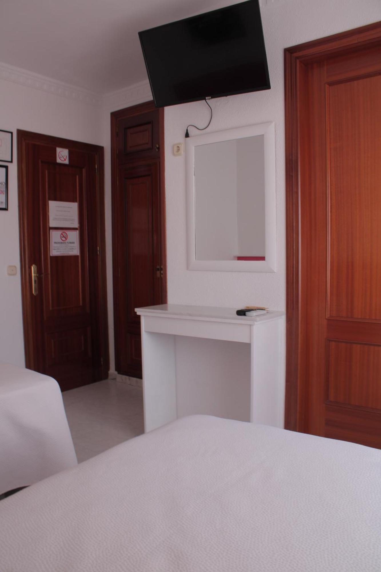 Twin Room,1672617147:JPEG