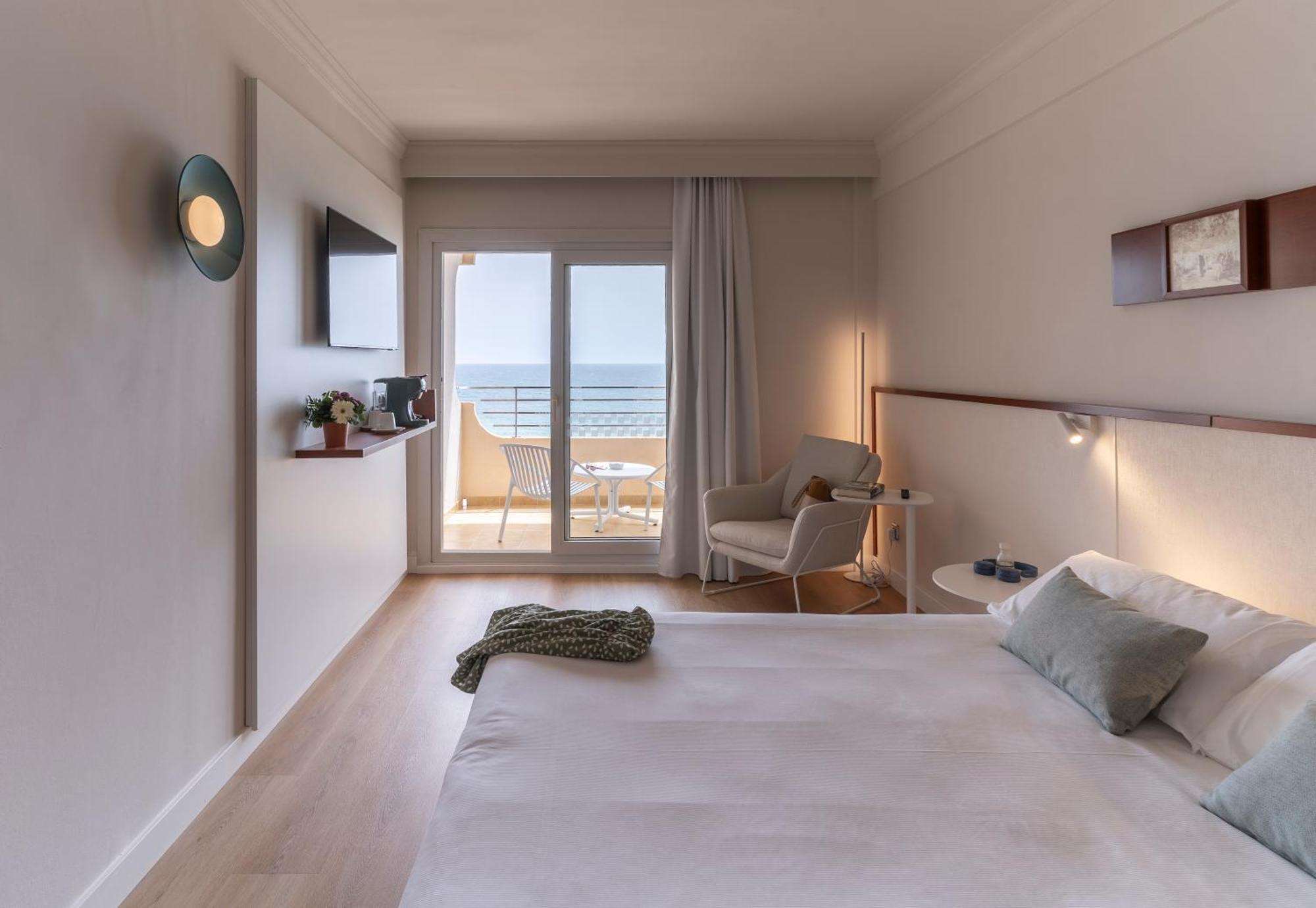 Double or Twin Room Sea View