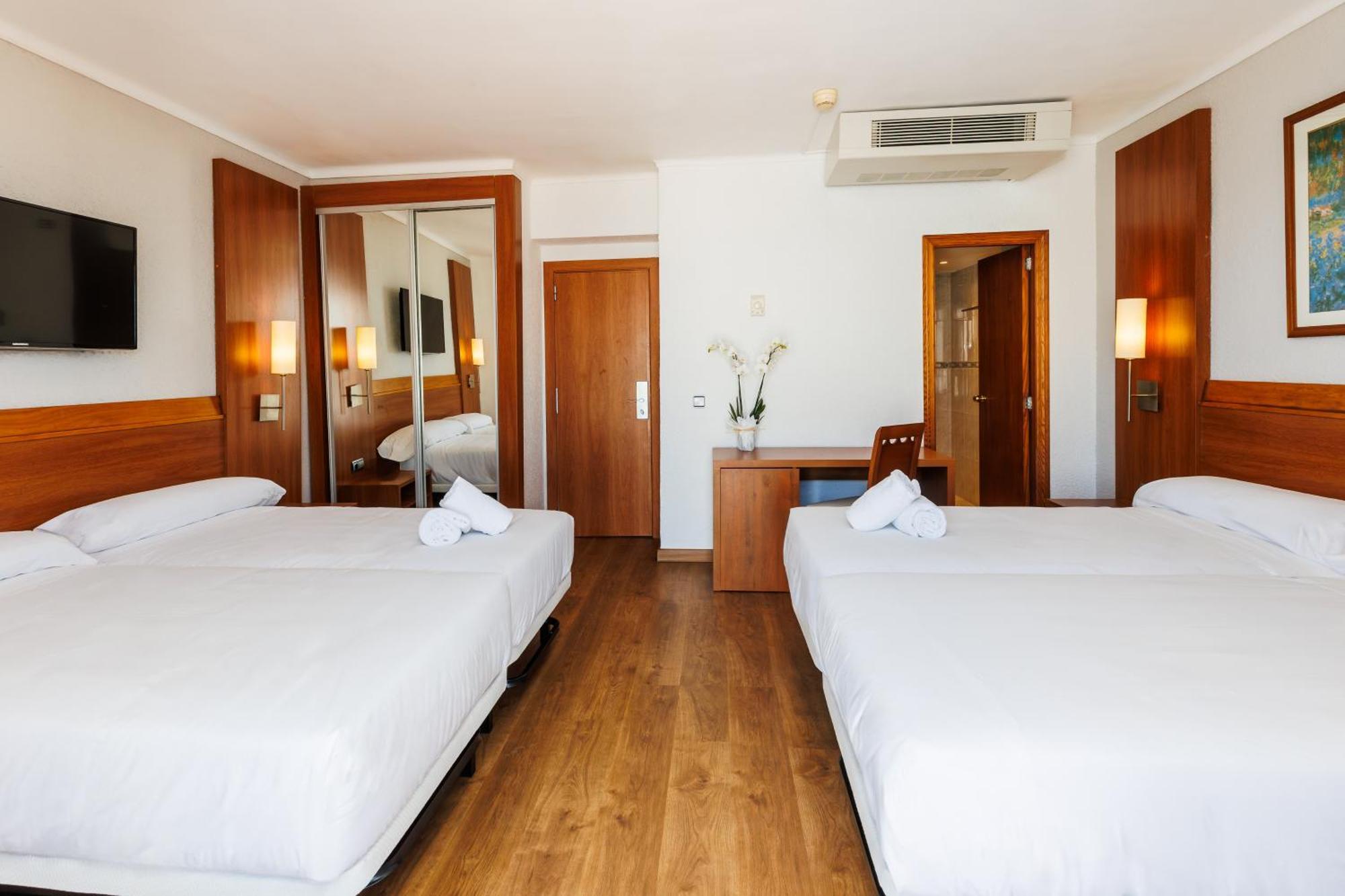Großes Doppel-/Zweibettzimmer