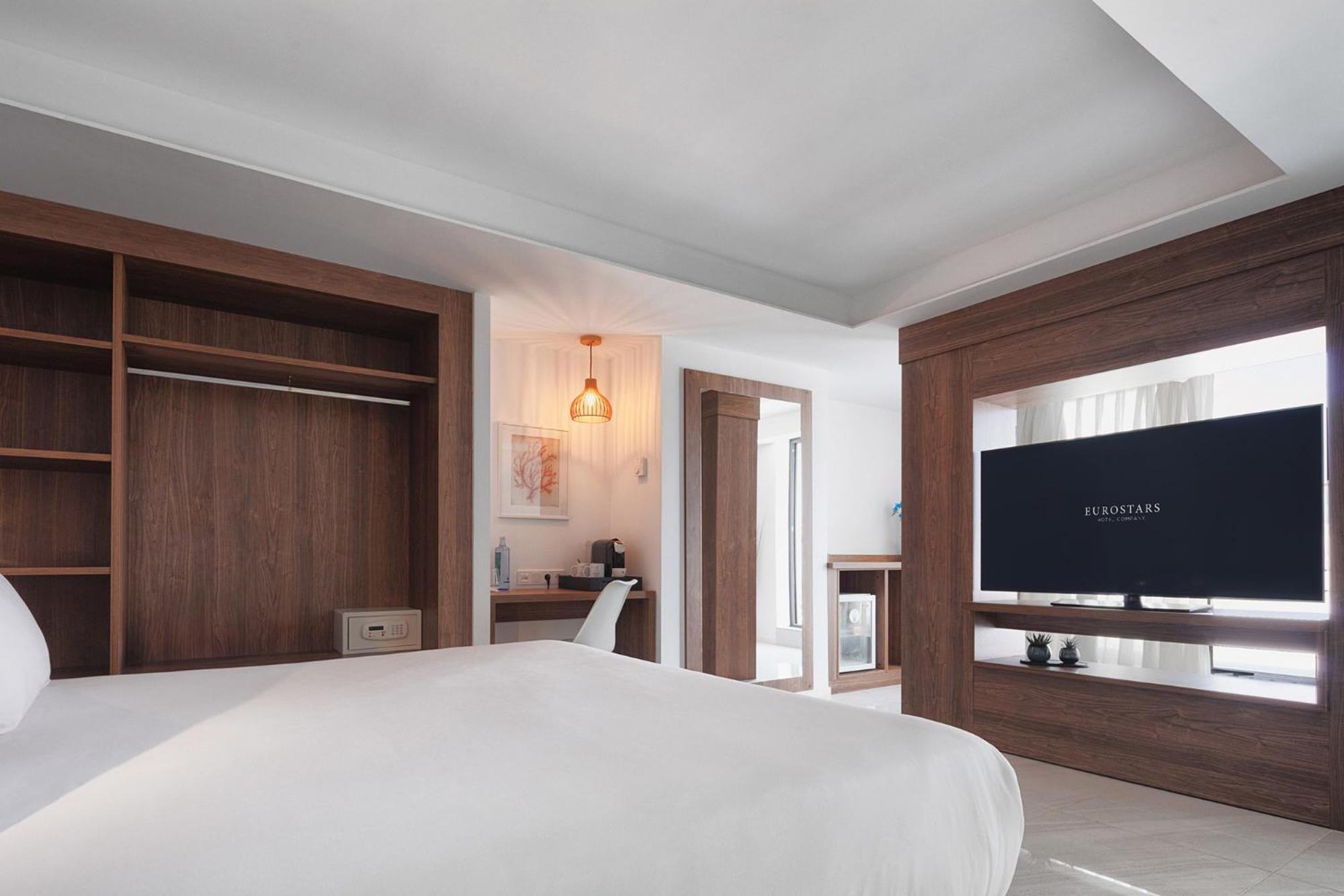 Junior Suite Outdoor Jacuzzi