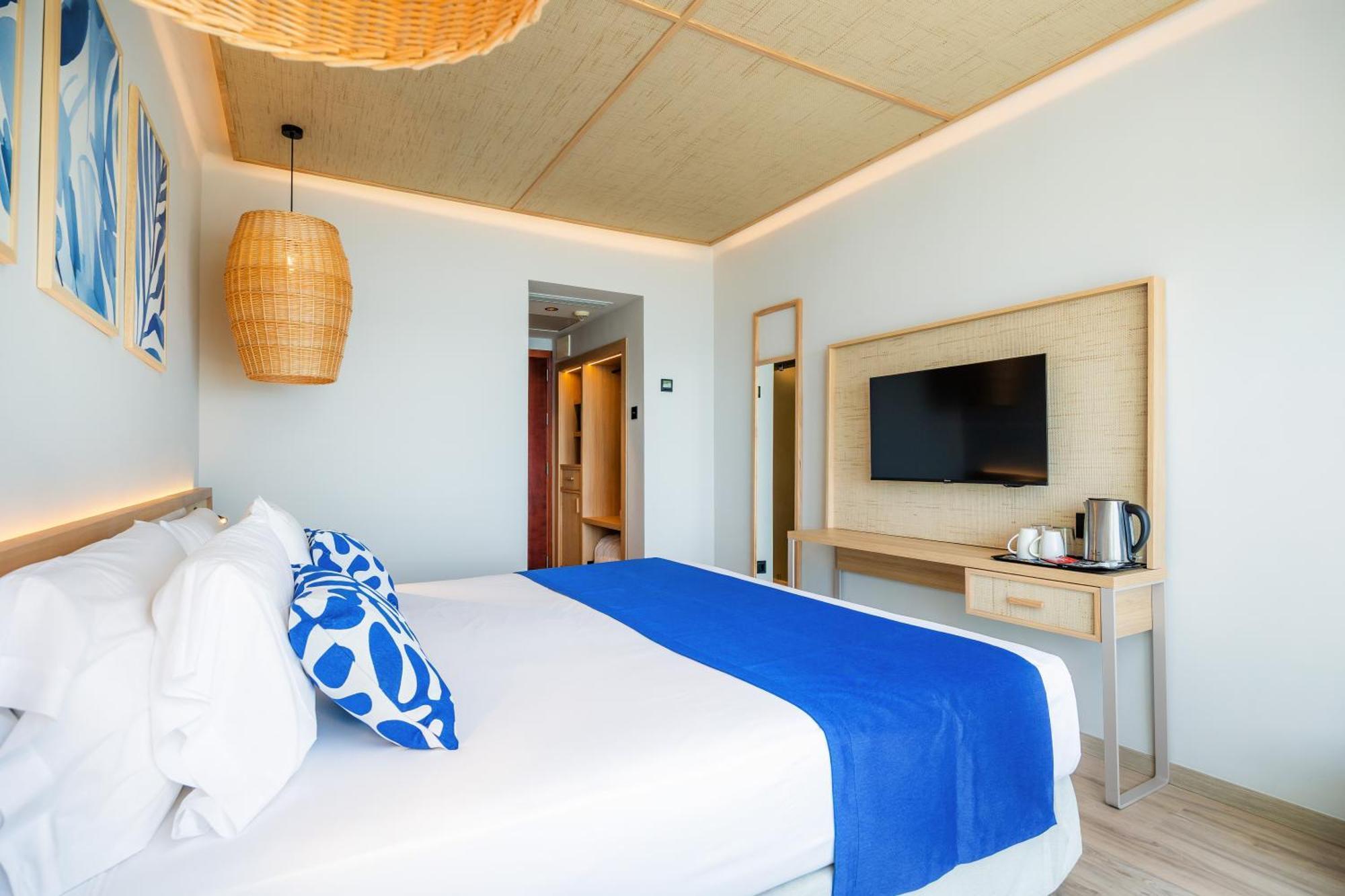 Tweepersoonskamer met 1 of 2 Bedden en Uitzicht op Zee