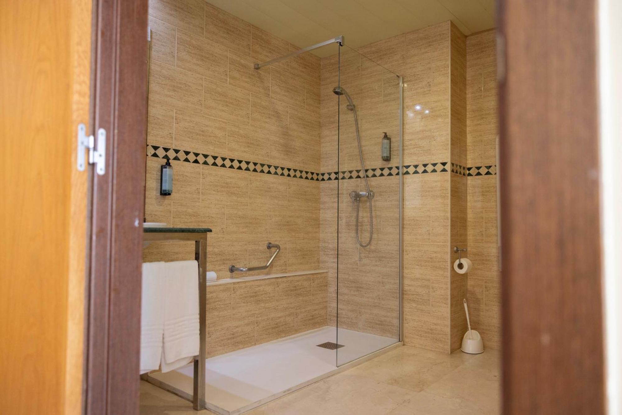 Triple Room,1687452921:JPEG