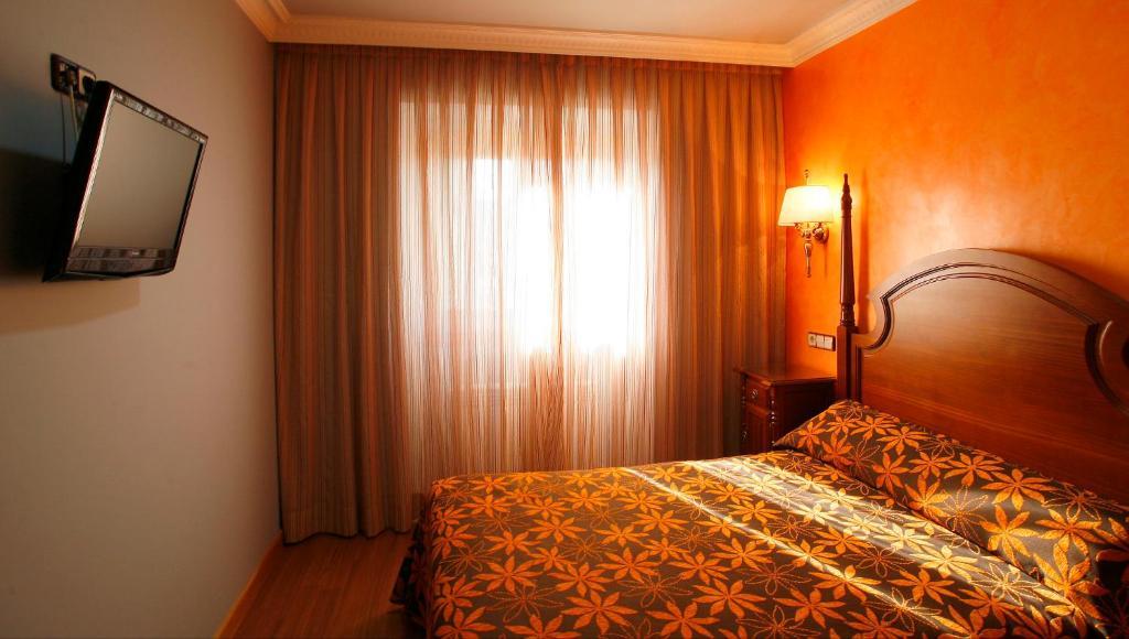 Quarto com Cama de Casal ou 2 de Solteiro