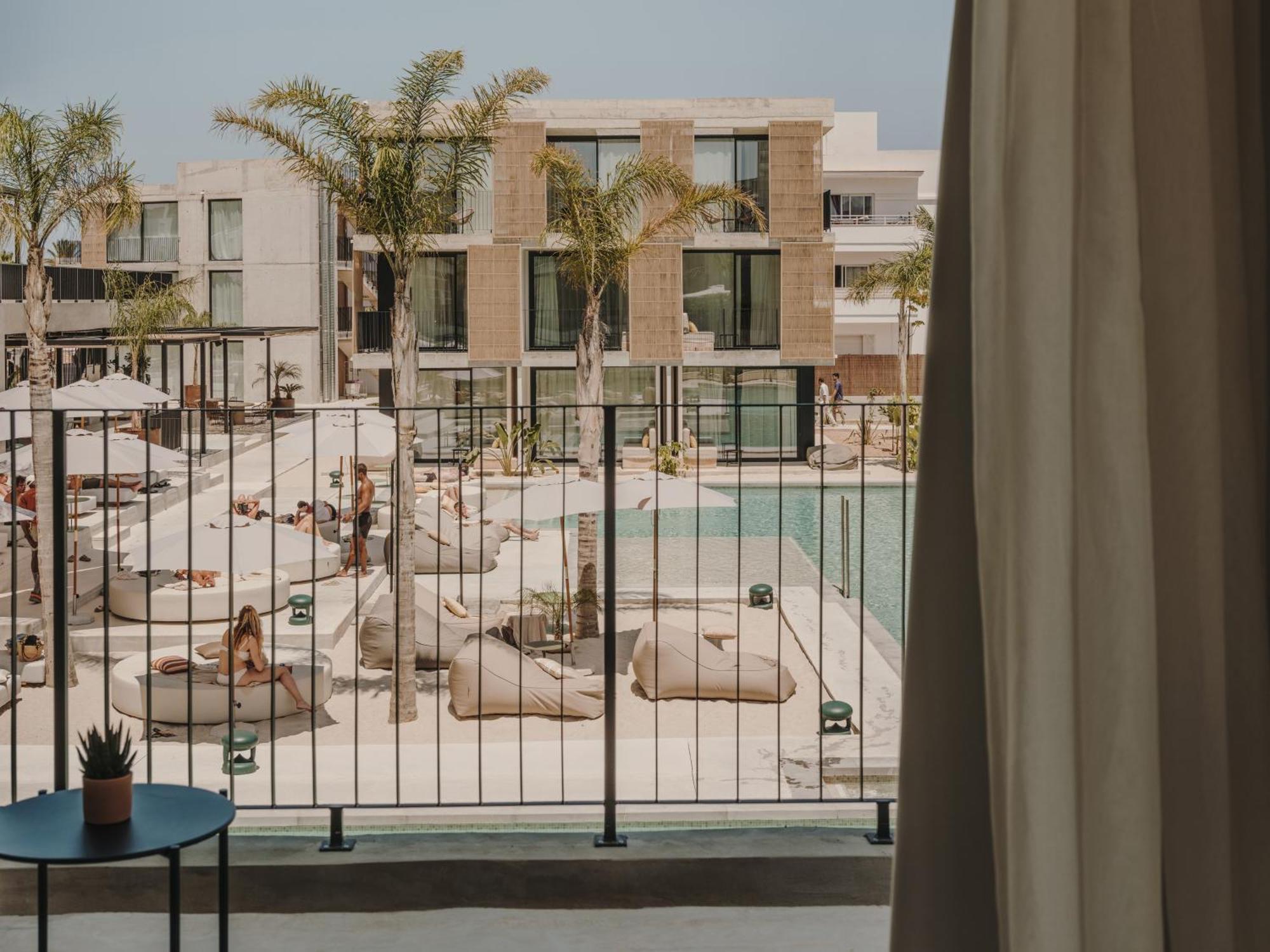Suite Junior Nomad con vistas a la piscina