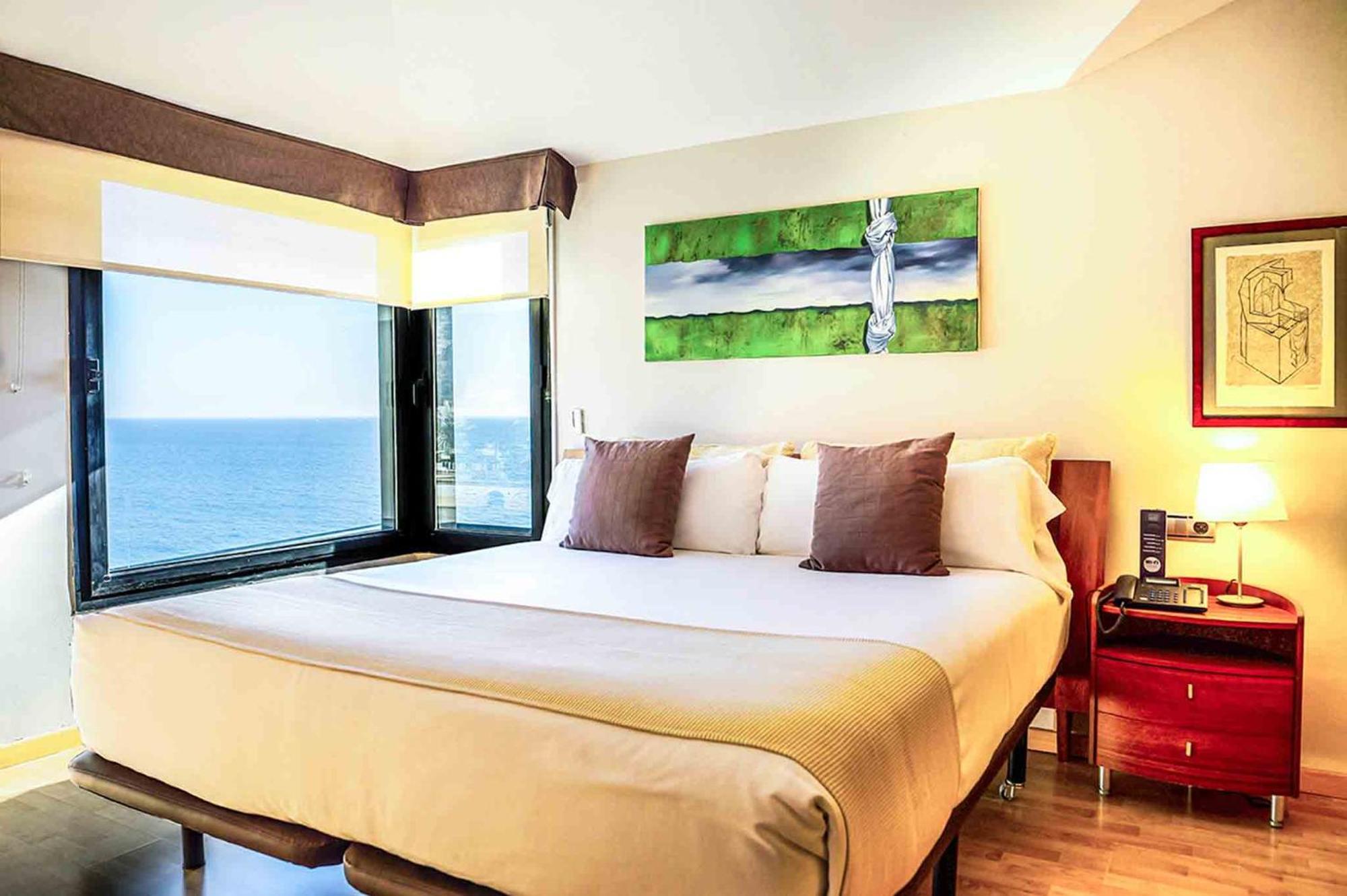 Queen Suite with Spa Bath