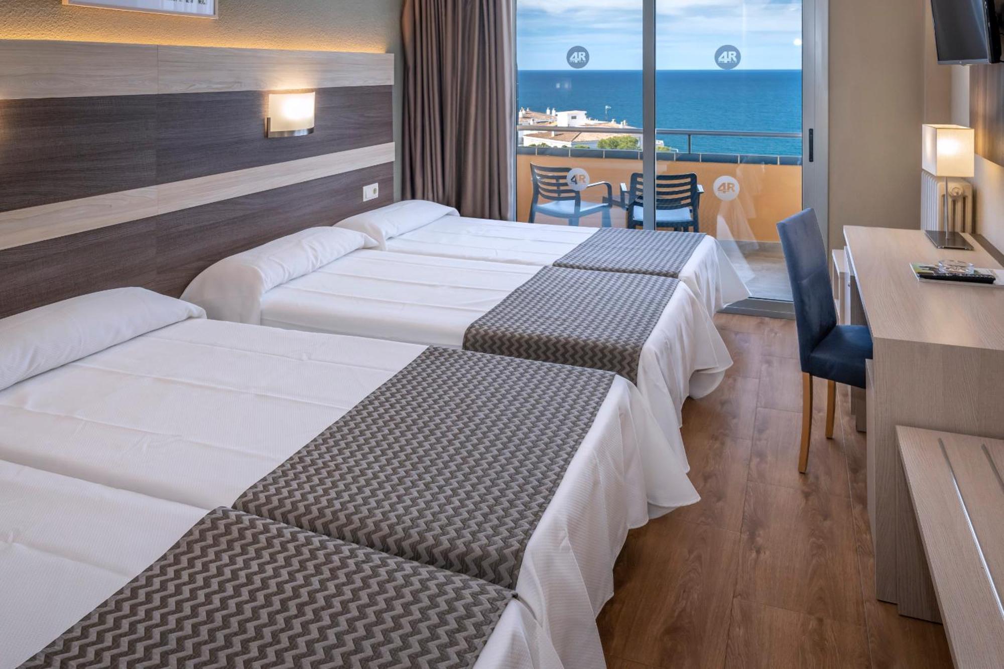 Vierpersoonskamer met Uitzicht op Zee (3 Volwassenen + 1 Kind)