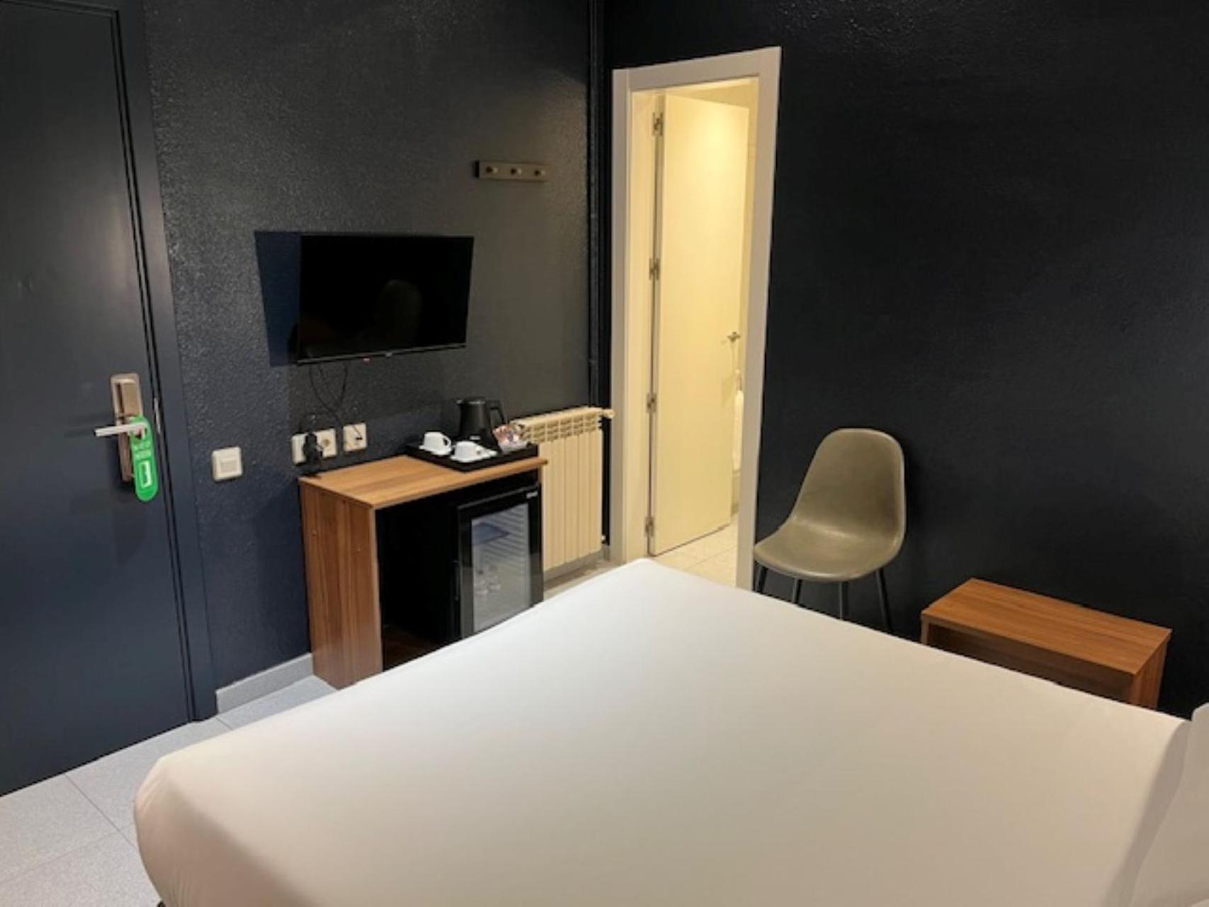 Double Room,1695325921:JPEG